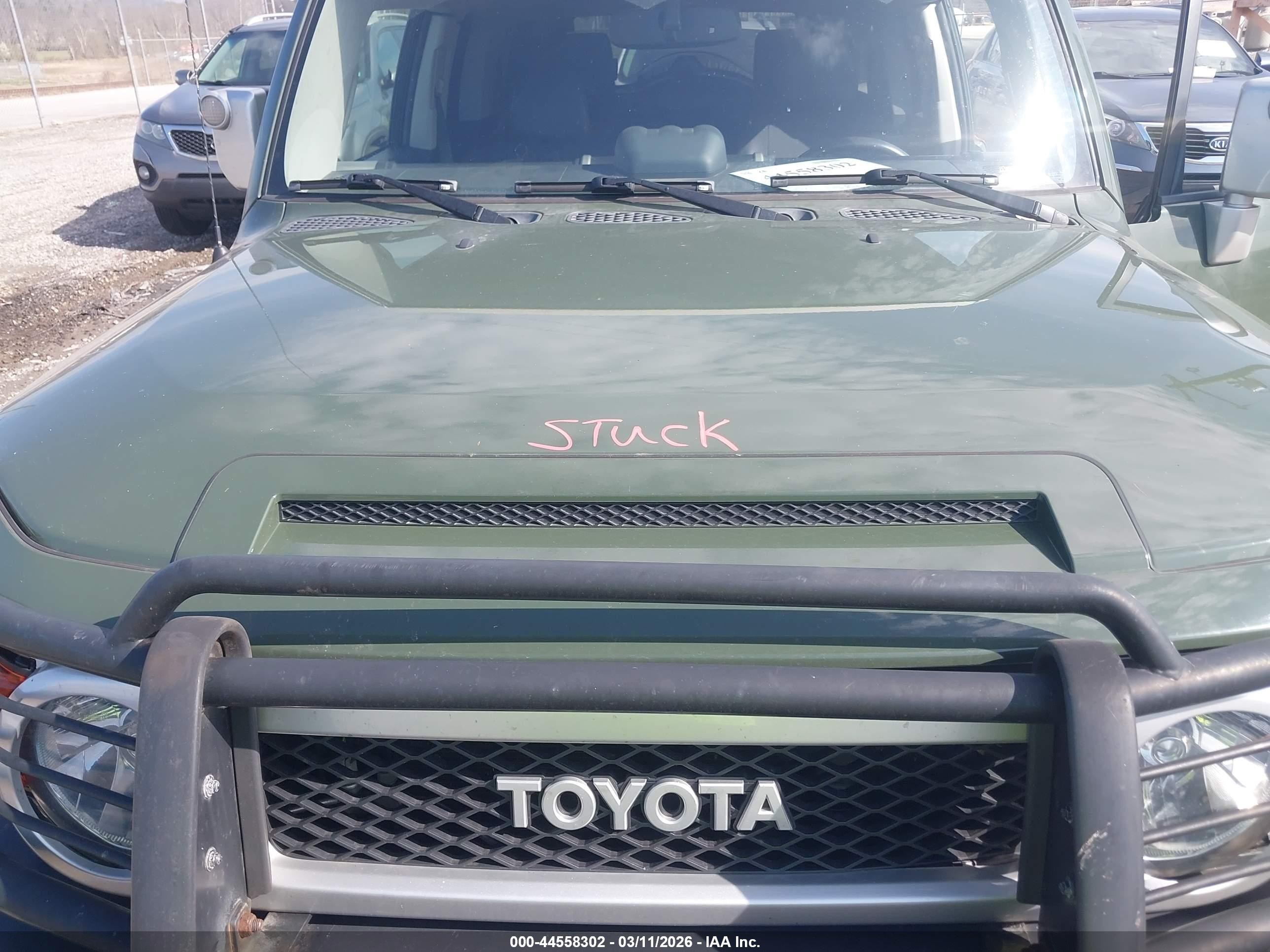 2013 Toyota Fj Cruiser   Green vin: JTEBU4BF2DK159761