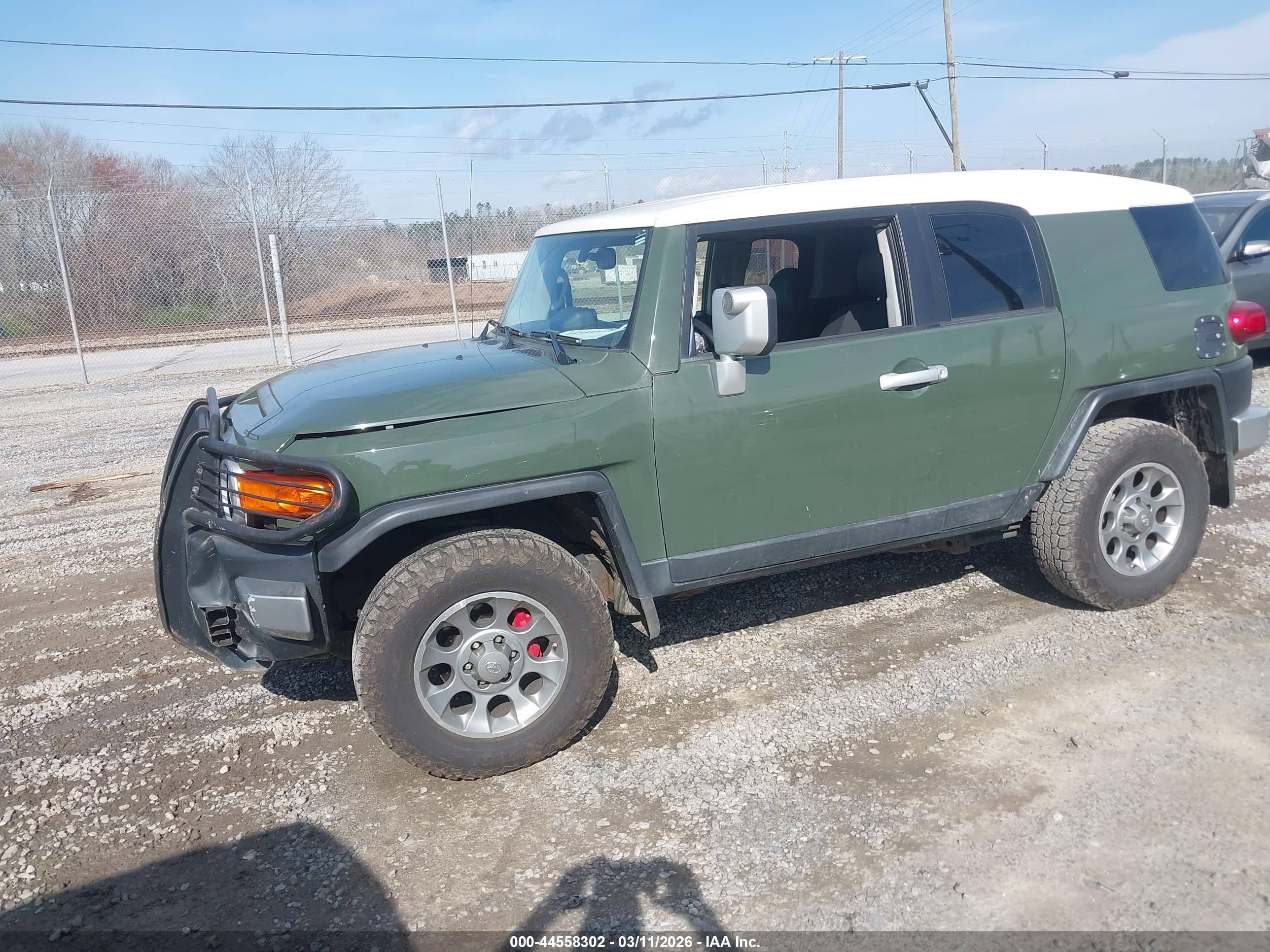 2013 Toyota Fj Cruiser   Green vin: JTEBU4BF2DK159761