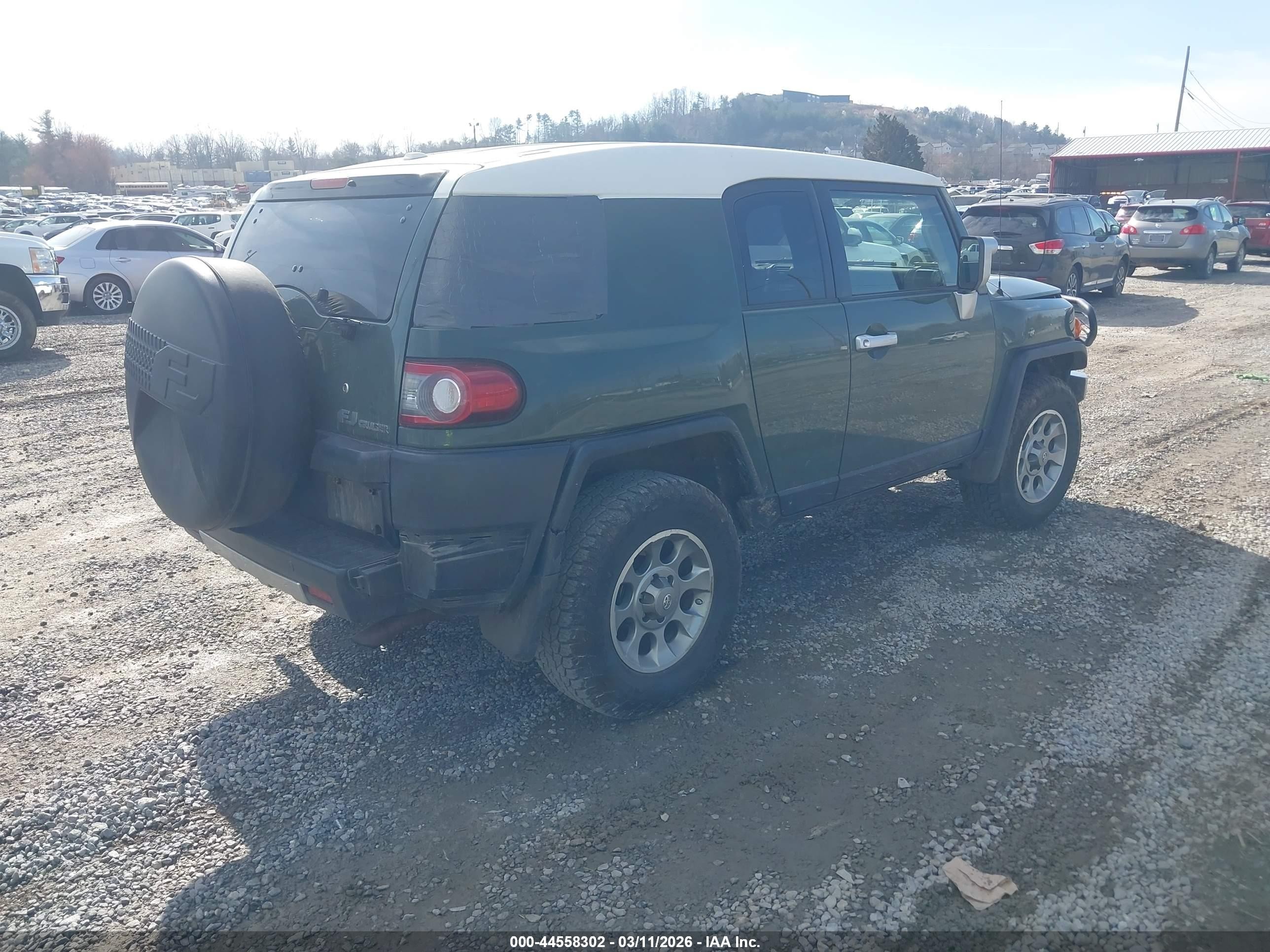 2013 Toyota Fj Cruiser   Green vin: JTEBU4BF2DK159761