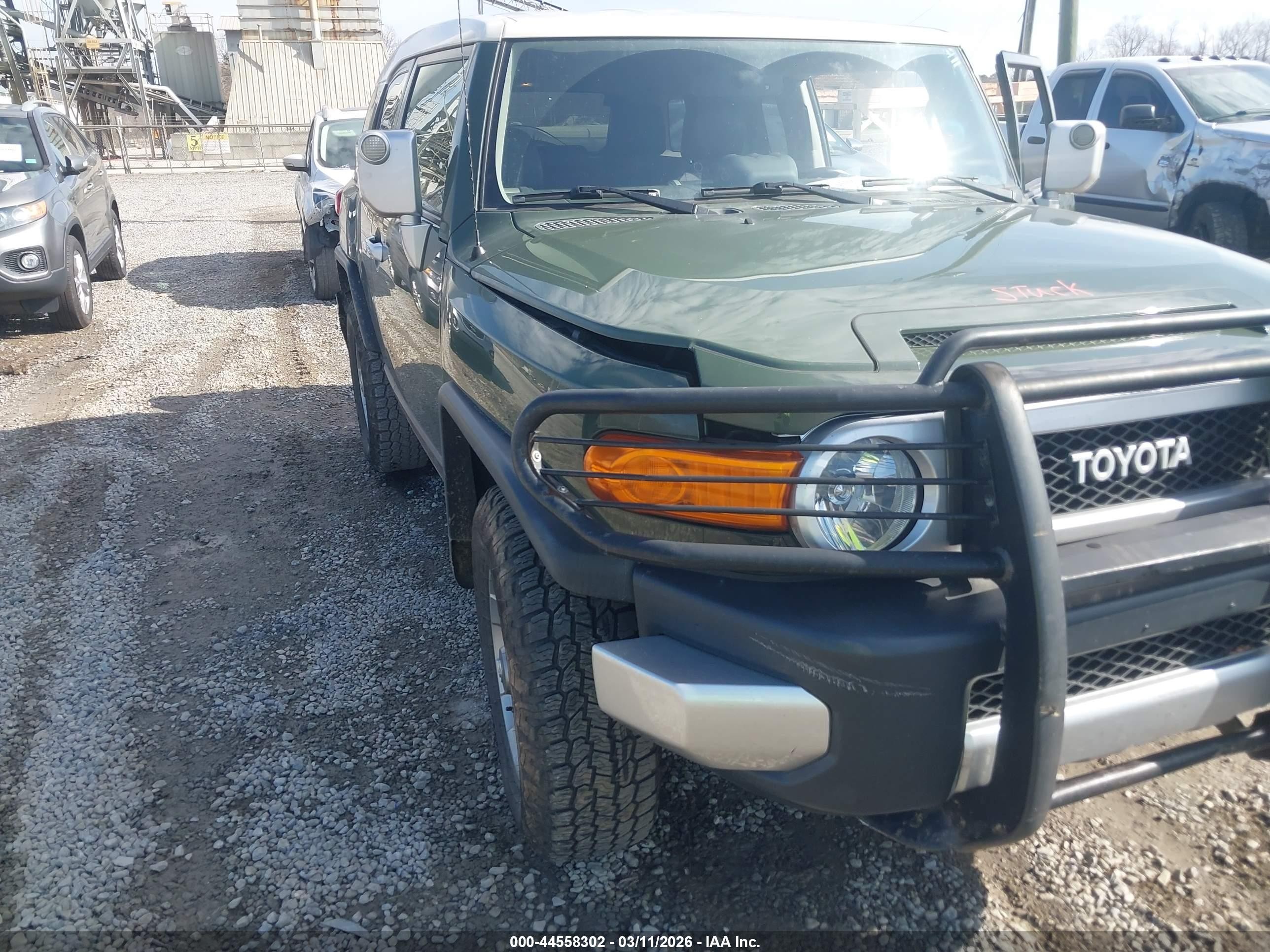 2013 Toyota Fj Cruiser   Green vin: JTEBU4BF2DK159761