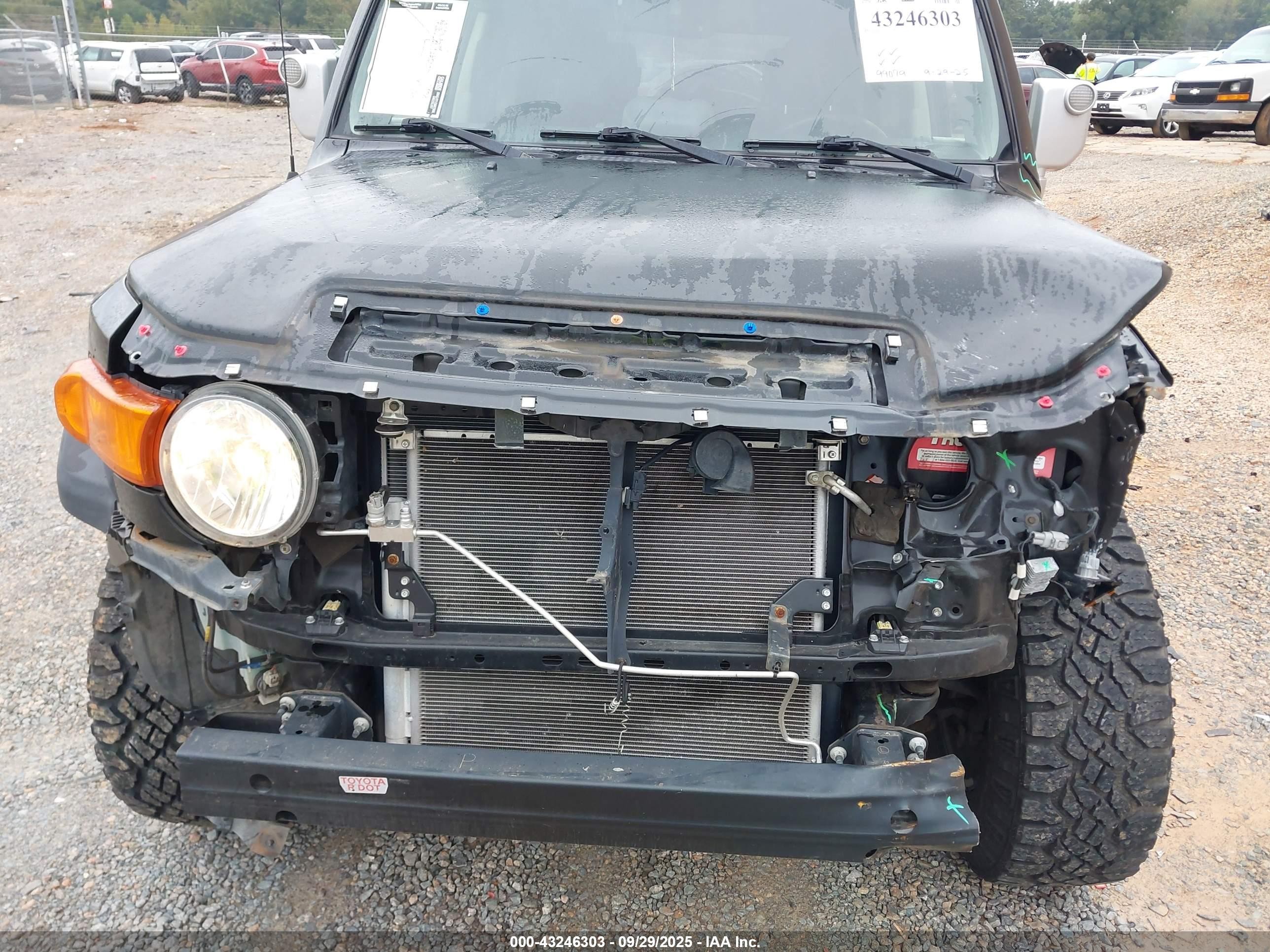 2013 Toyota Fj Cruiser   Black vin: JTEBU4BF2DK161140