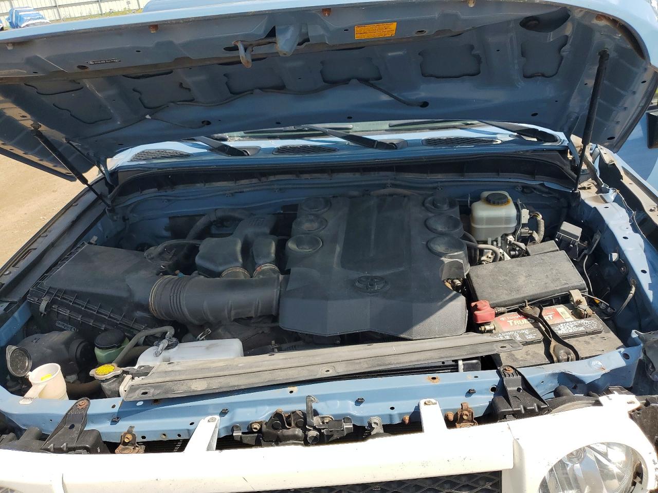 2014 Toyota Fj Cruiser Base Blue vin: JTEBU4BF2EK193880