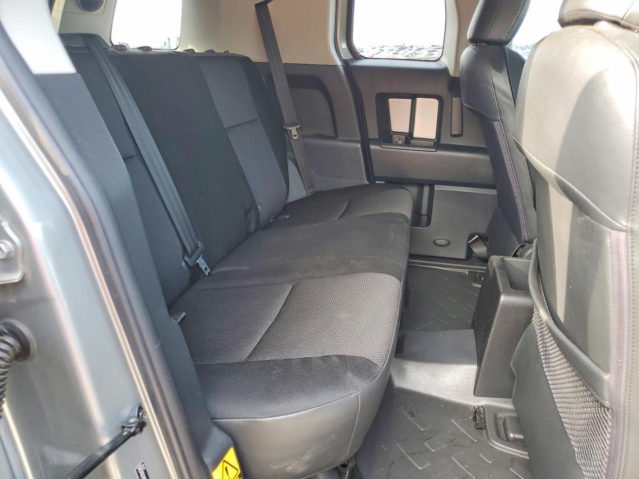 2010 Toyota Fj Cruiser Base Silver vin: JTEBU4BF3AK084385