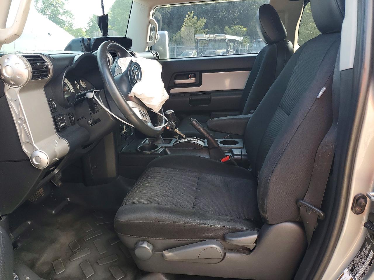 2010 Toyota Fj Cruiser Base Silver vin: JTEBU4BF3AK084385