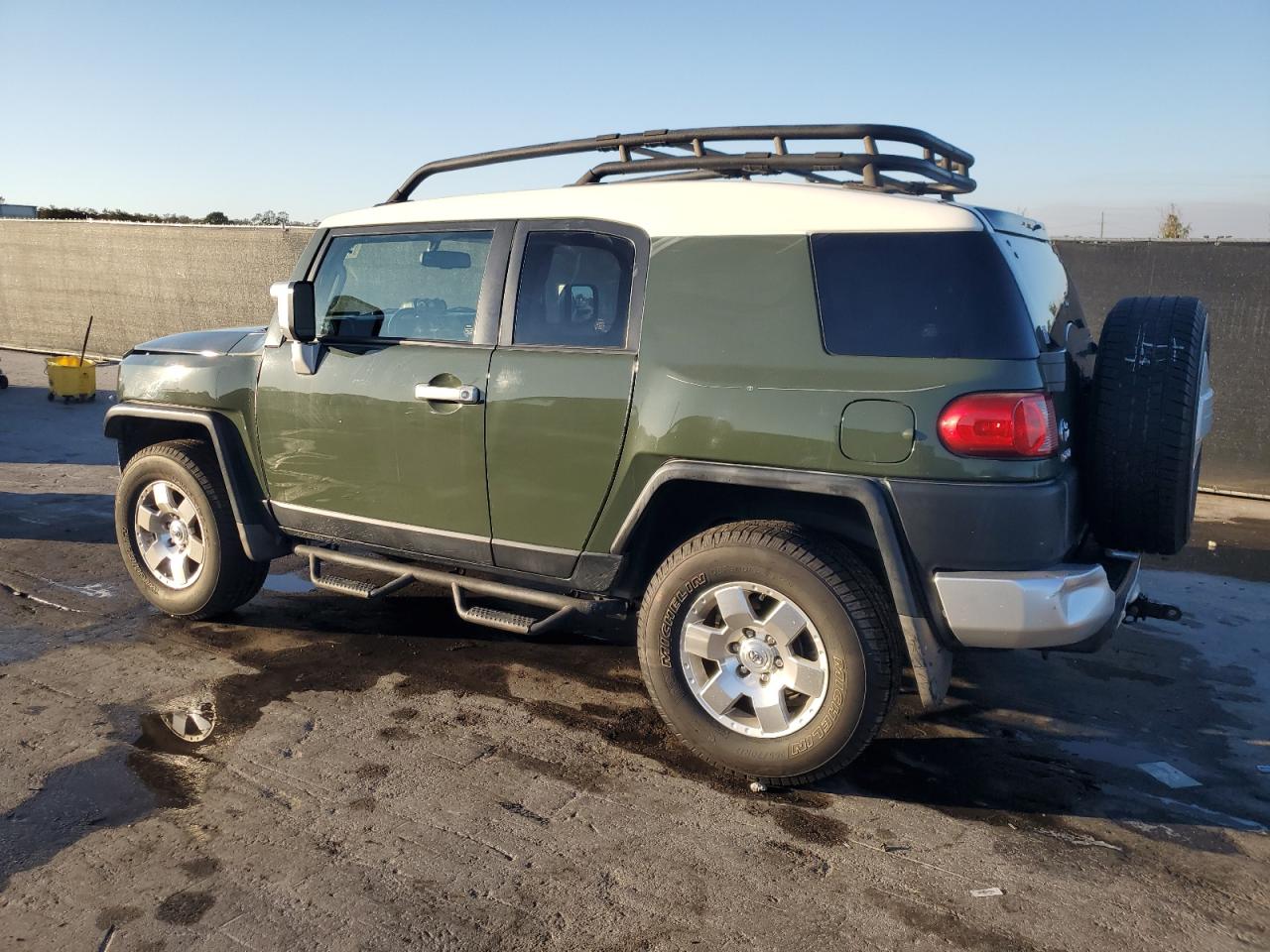 2010 Toyota Fj Cruiser Green vin: JTEBU4BF3AK085200