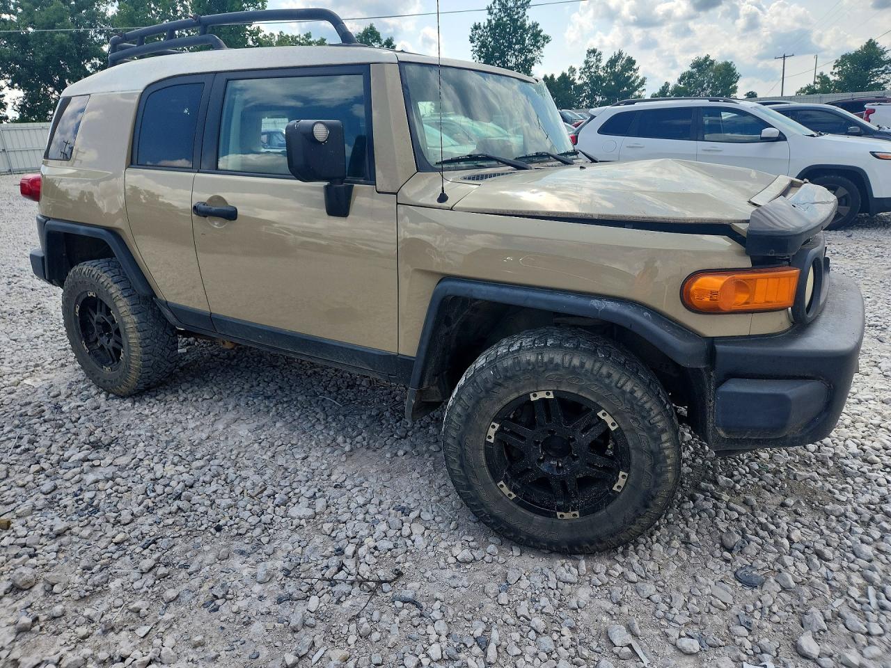 2011 Toyota Fj Cruiser Base Cream vin: JTEBU4BF3BK100943