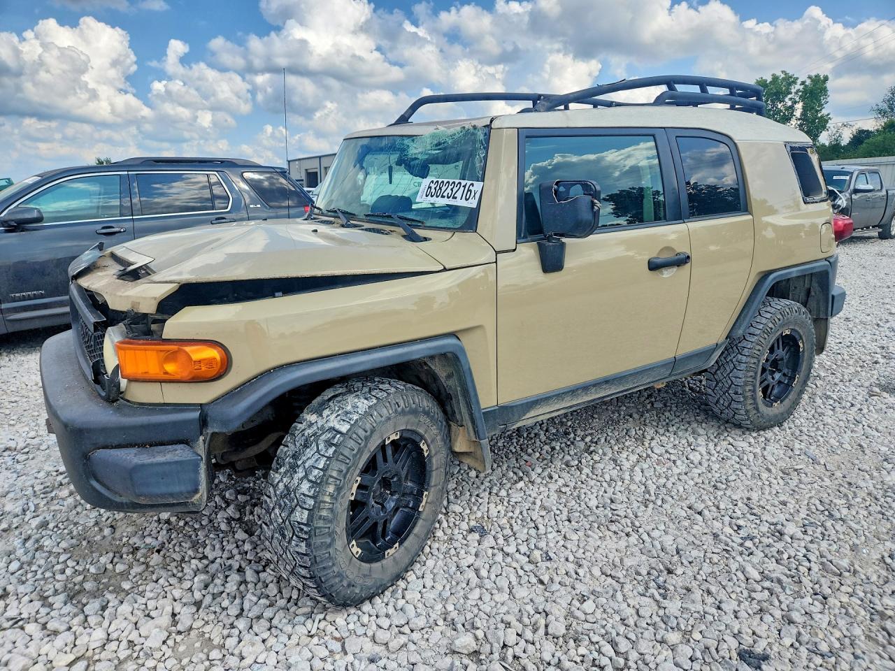 2011 Toyota Fj Cruiser Base Cream vin: JTEBU4BF3BK100943