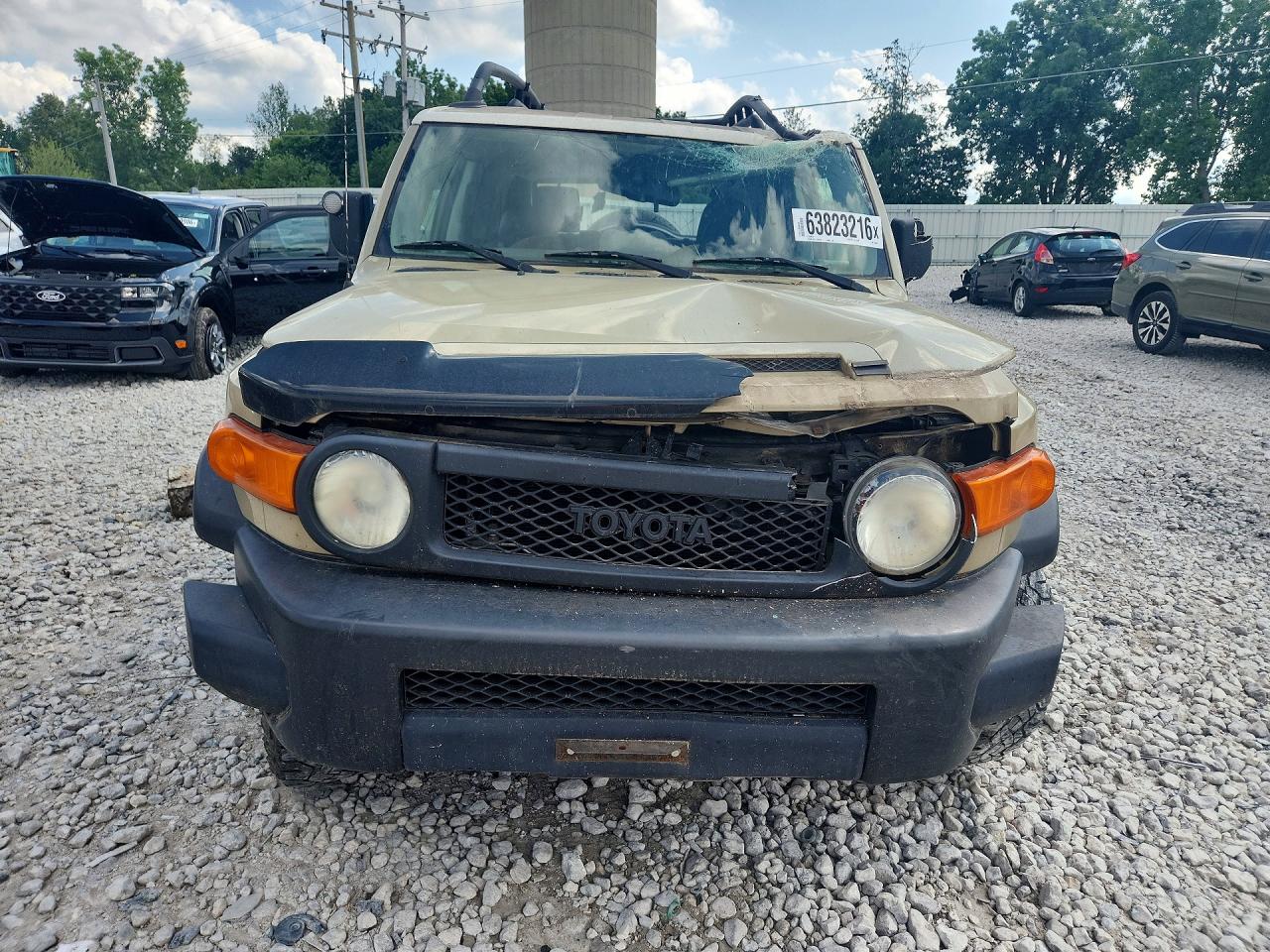 2011 Toyota Fj Cruiser Base Cream vin: JTEBU4BF3BK100943