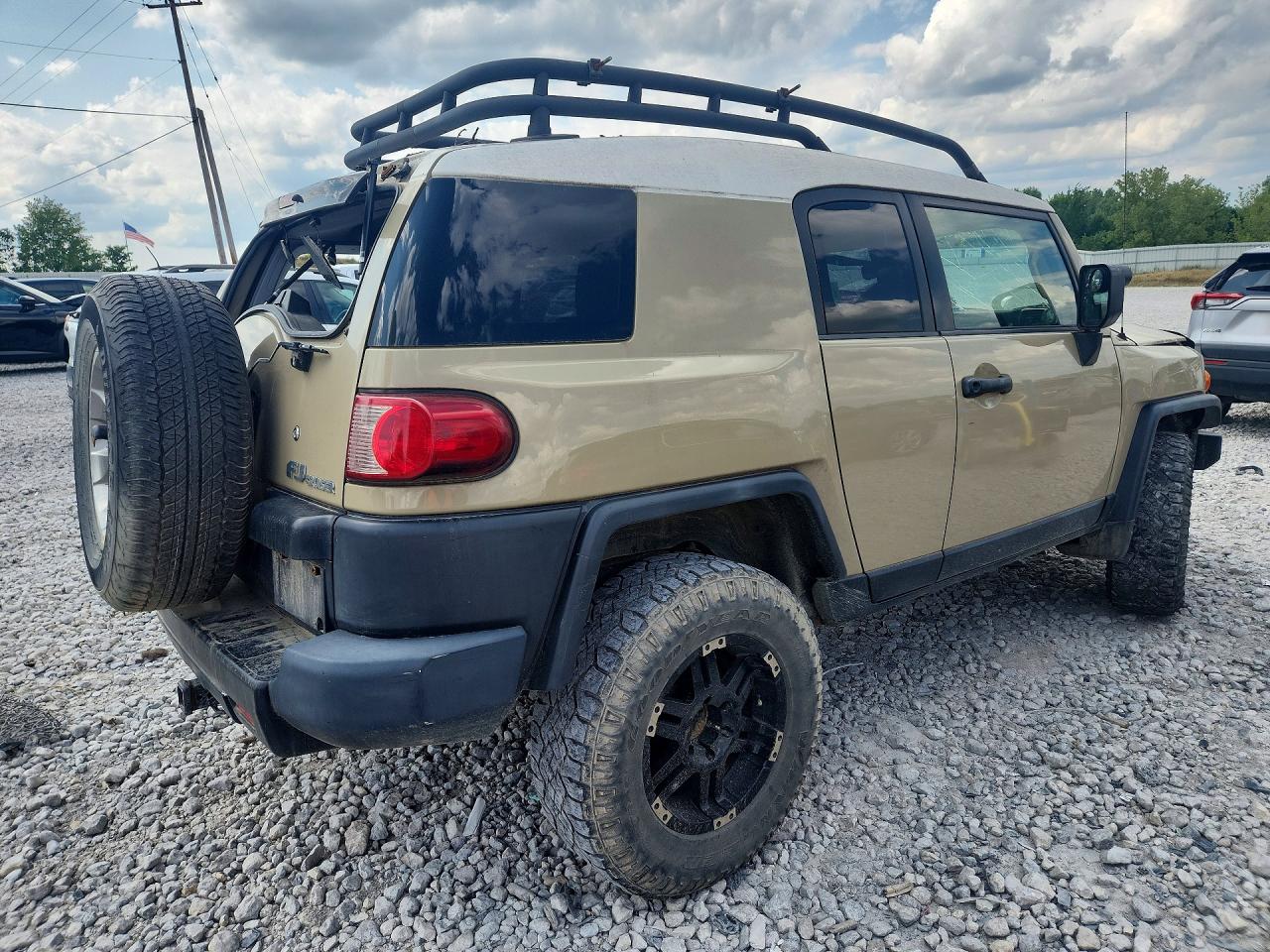 2011 Toyota Fj Cruiser Base Cream vin: JTEBU4BF3BK100943