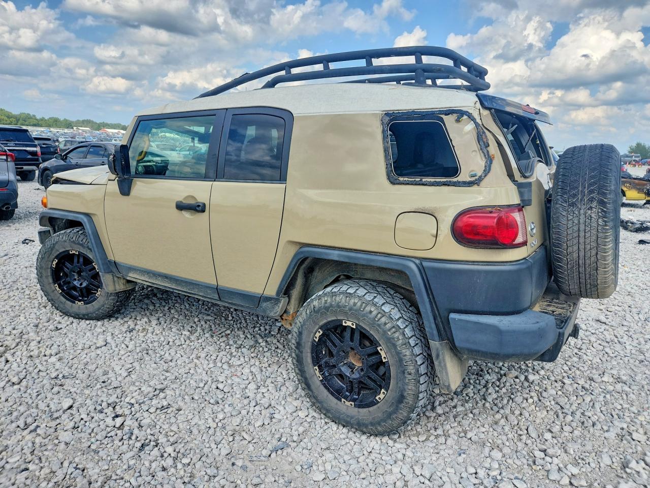 2011 Toyota Fj Cruiser Base Cream vin: JTEBU4BF3BK100943