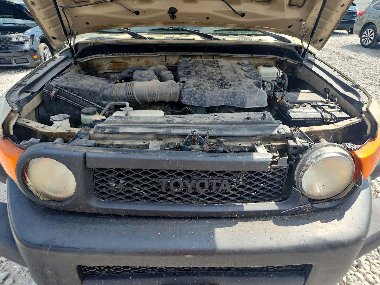 2011 Toyota Fj Cruiser Base Cream vin: JTEBU4BF3BK100943