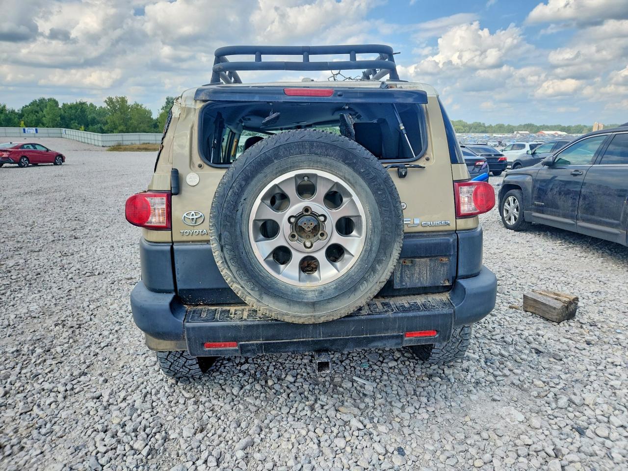 2011 Toyota Fj Cruiser Base Cream vin: JTEBU4BF3BK100943