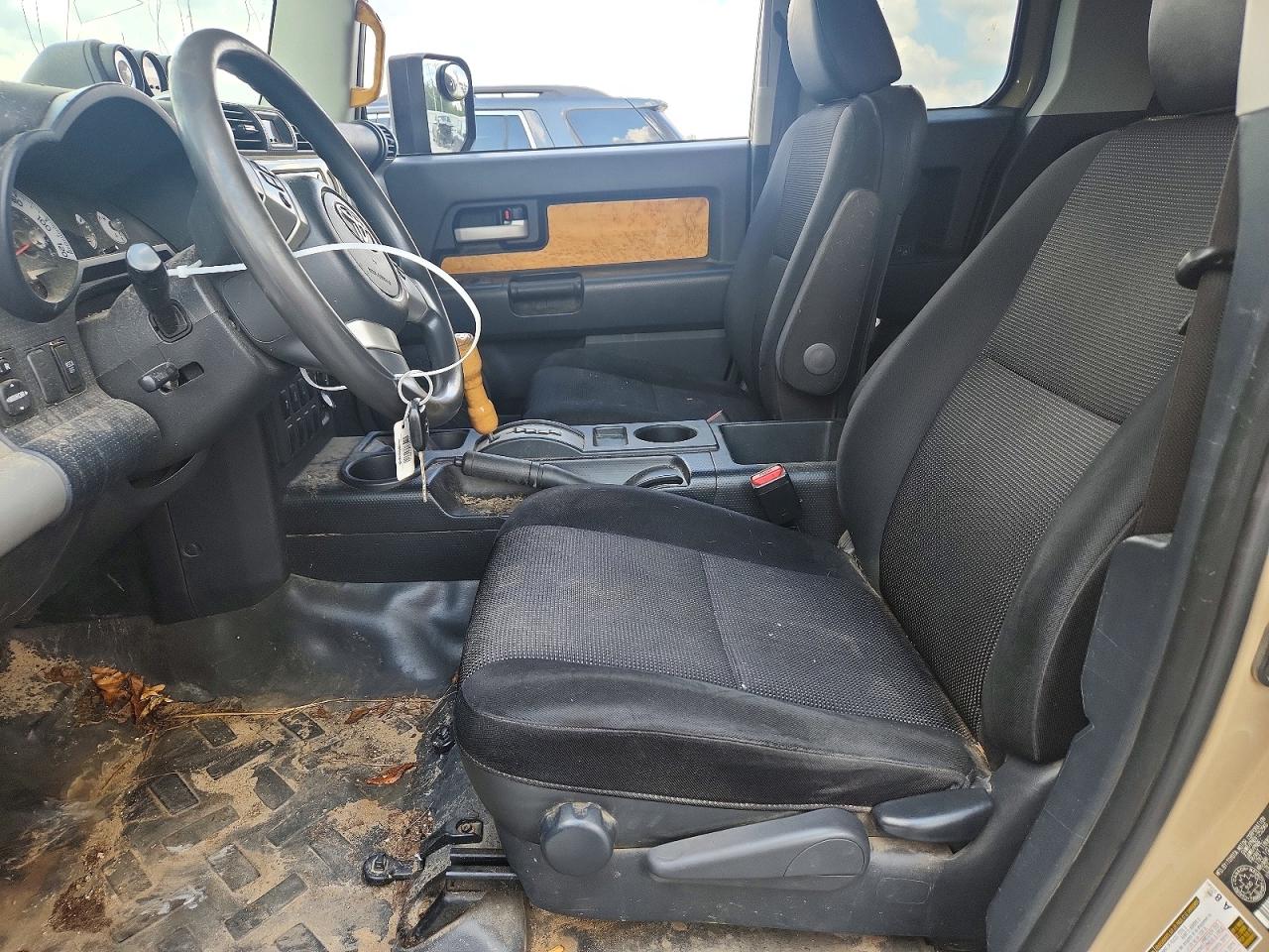 2011 Toyota Fj Cruiser Base Cream vin: JTEBU4BF3BK100943