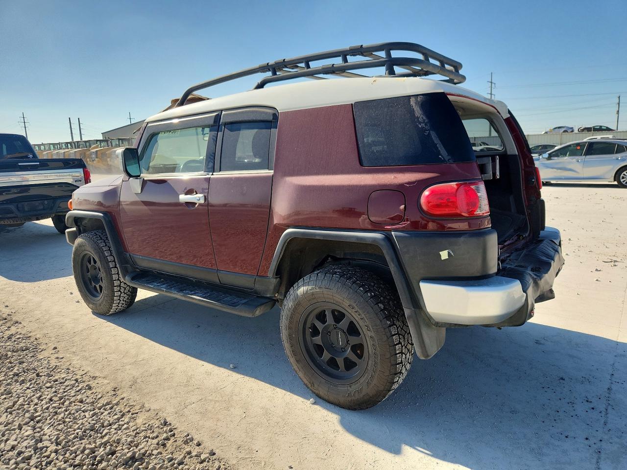 2011 Toyota Fj Cruiser Base Maroon vin: JTEBU4BF3BK107956