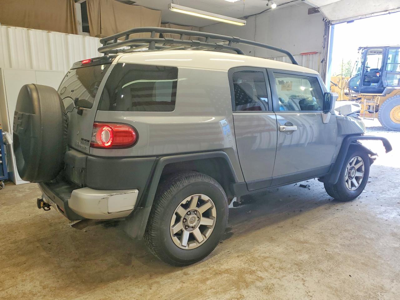 2014 Toyota Fj Cruiser Base Серебряный vin: JTEBU4BF3EK186792