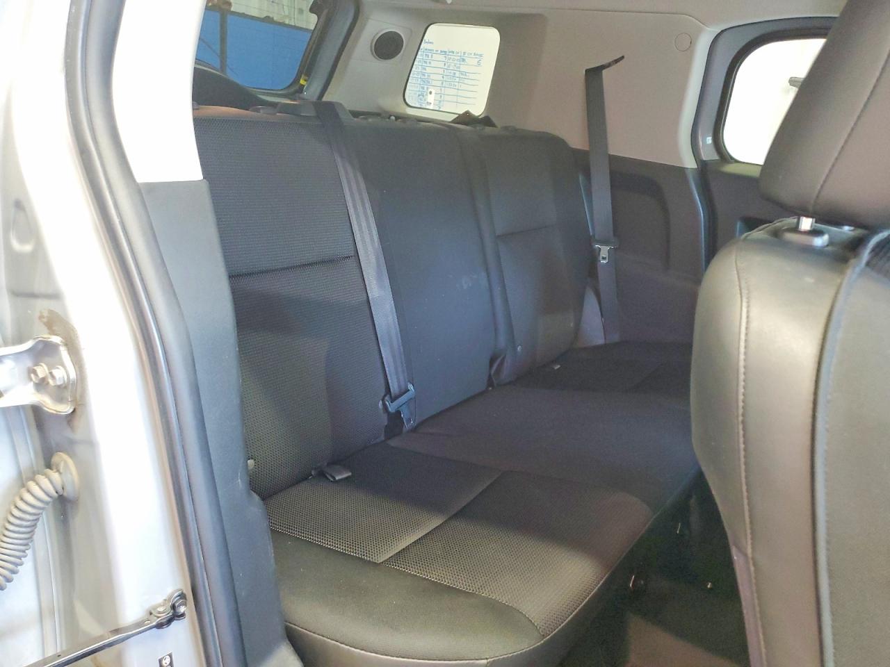 2014 Toyota Fj Cruiser Base Серебряный vin: JTEBU4BF3EK186792