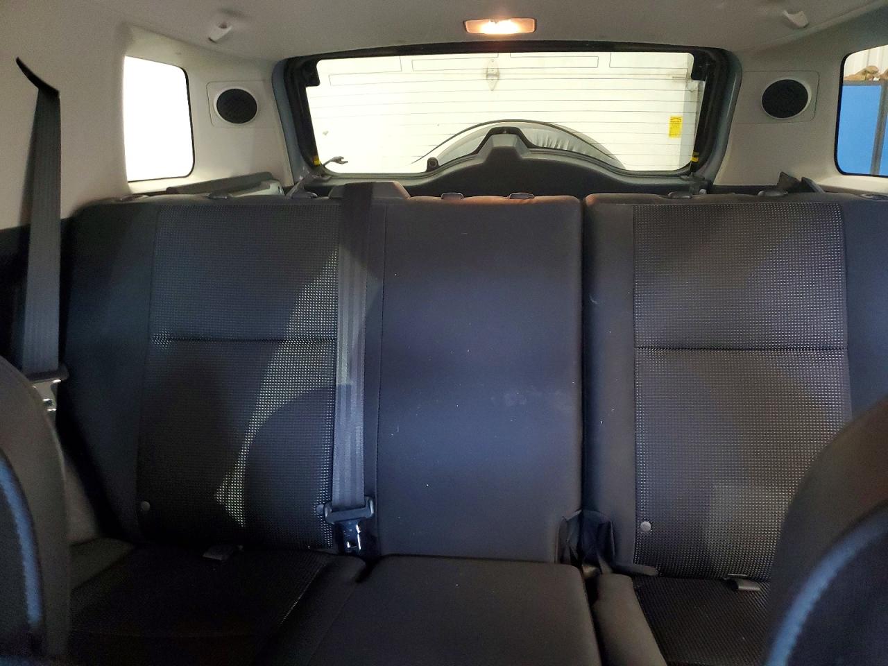 2014 Toyota Fj Cruiser Base Серебряный vin: JTEBU4BF3EK186792