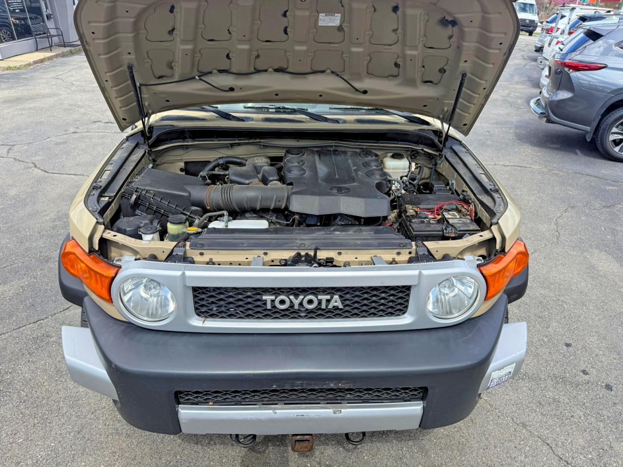 2014 Toyota Fj Cruiser Base Tan vin: JTEBU4BF3EK200593