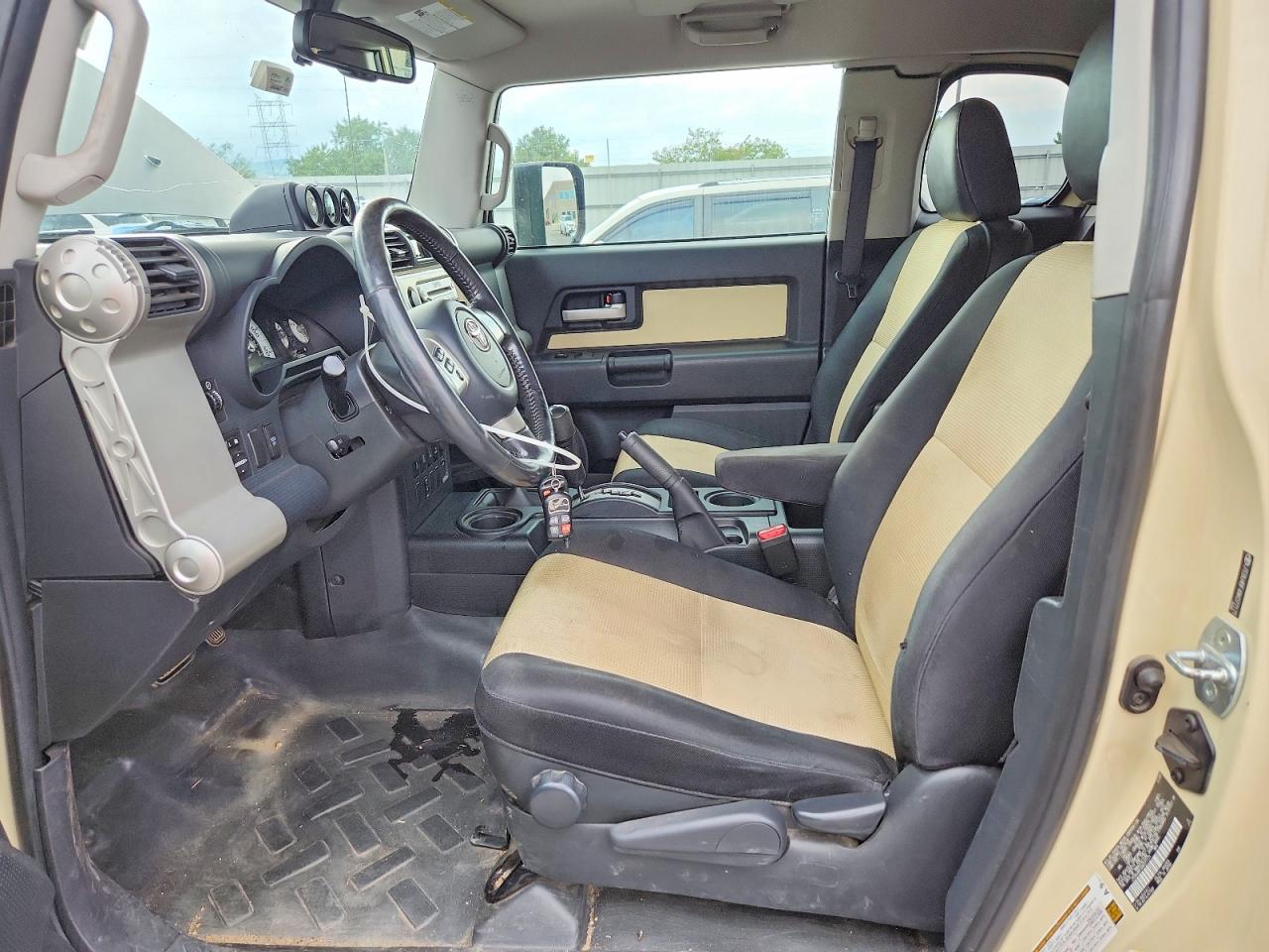 2010 Toyota Fj Cruiser Base Beige vin: JTEBU4BF4AK077171