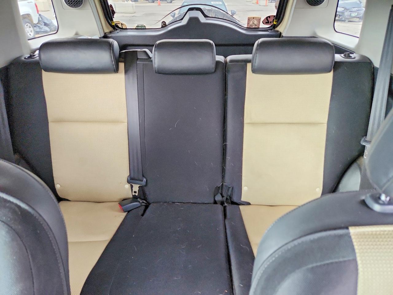 2010 Toyota Fj Cruiser Base Beige vin: JTEBU4BF4AK077171