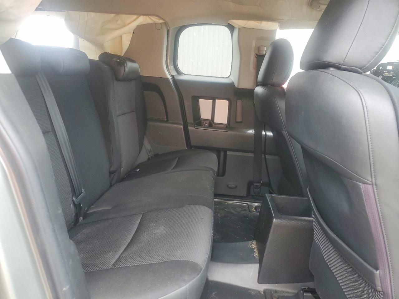 2010 Toyota Fj Cruiser Base Silver vin: JTEBU4BF4AK077901