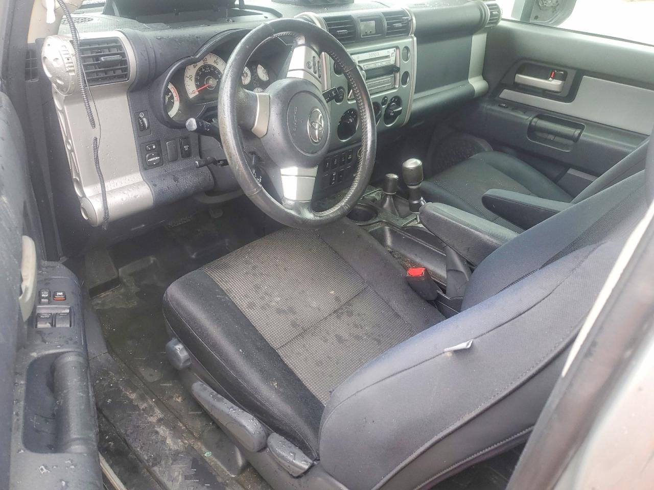 2010 Toyota Fj Cruiser Base Silver vin: JTEBU4BF4AK077901