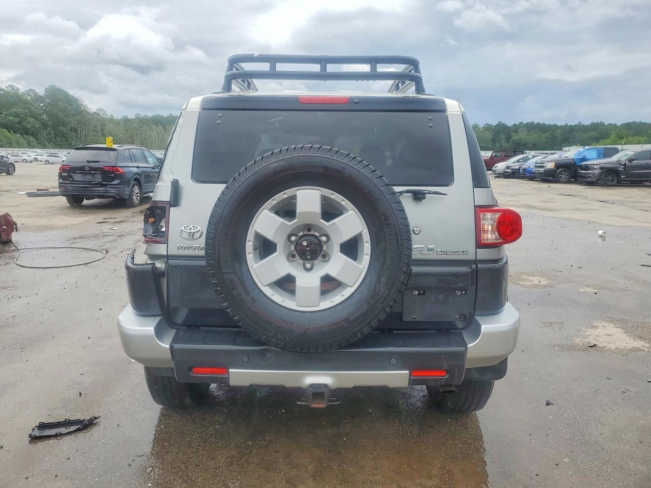 2010 Toyota Fj Cruiser Base Silver vin: JTEBU4BF4AK077901