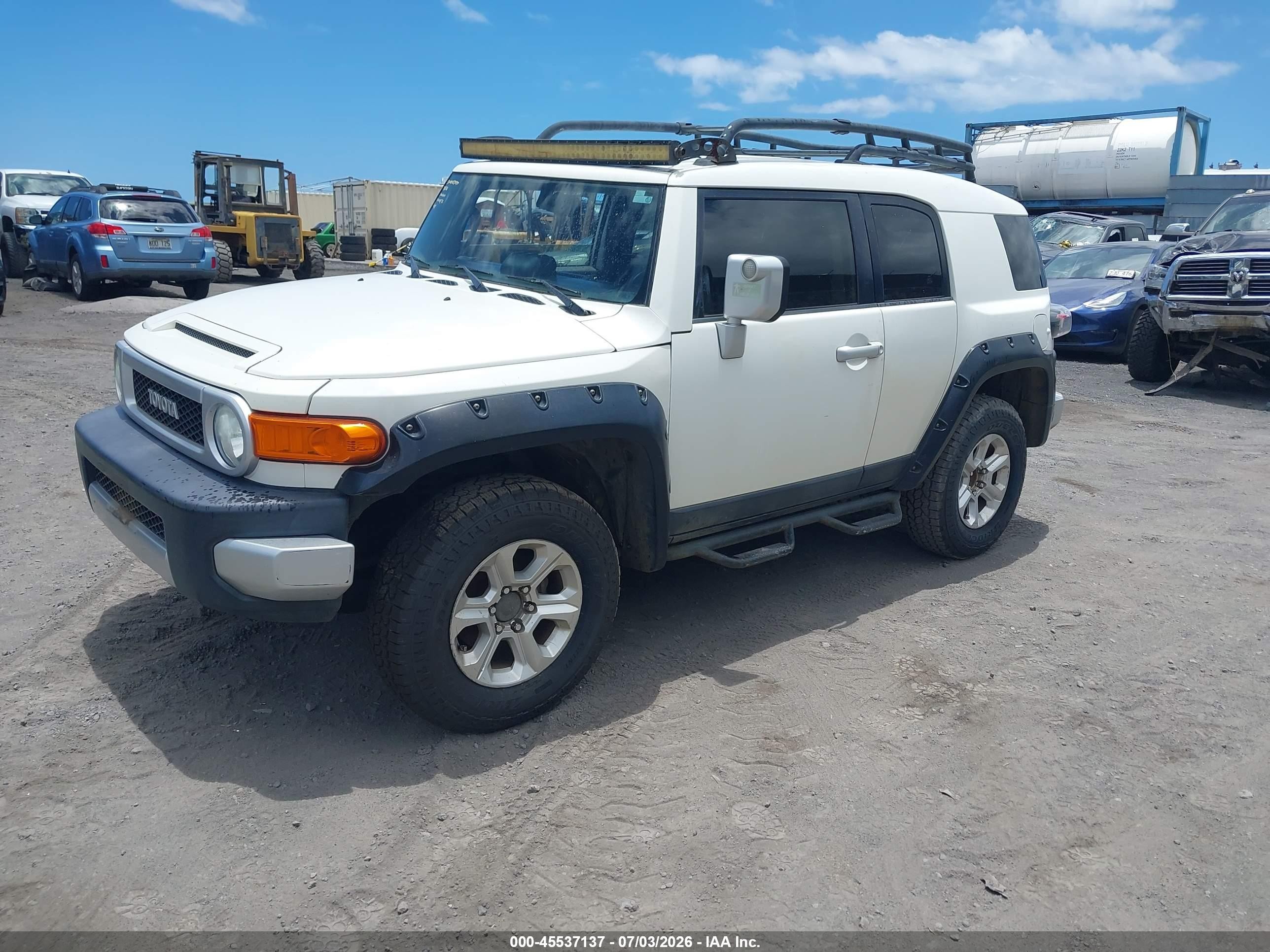 2012 Toyota Fj Cruiser   White vin: JTEBU4BF4CK131491