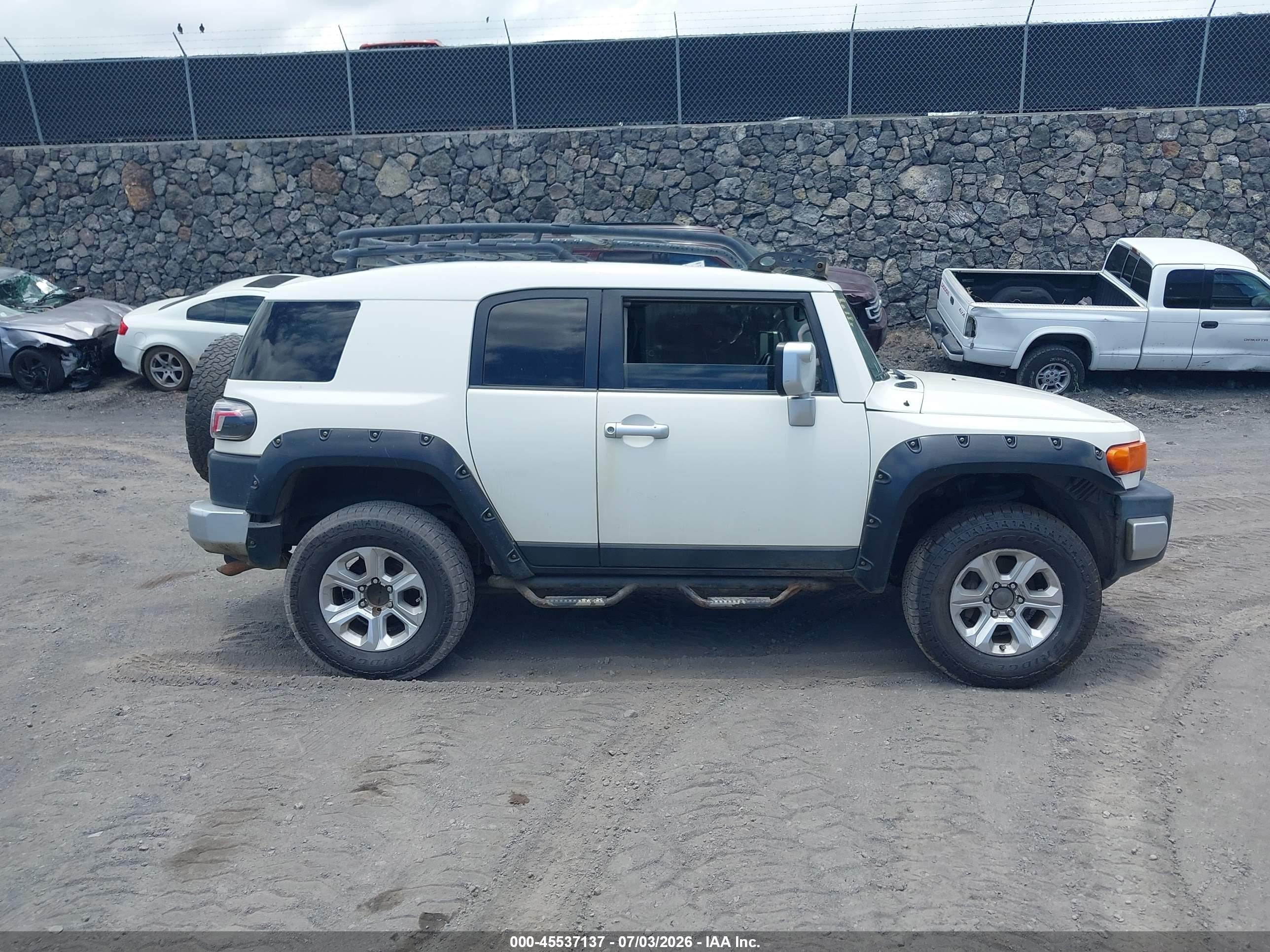 2012 Toyota Fj Cruiser   White vin: JTEBU4BF4CK131491