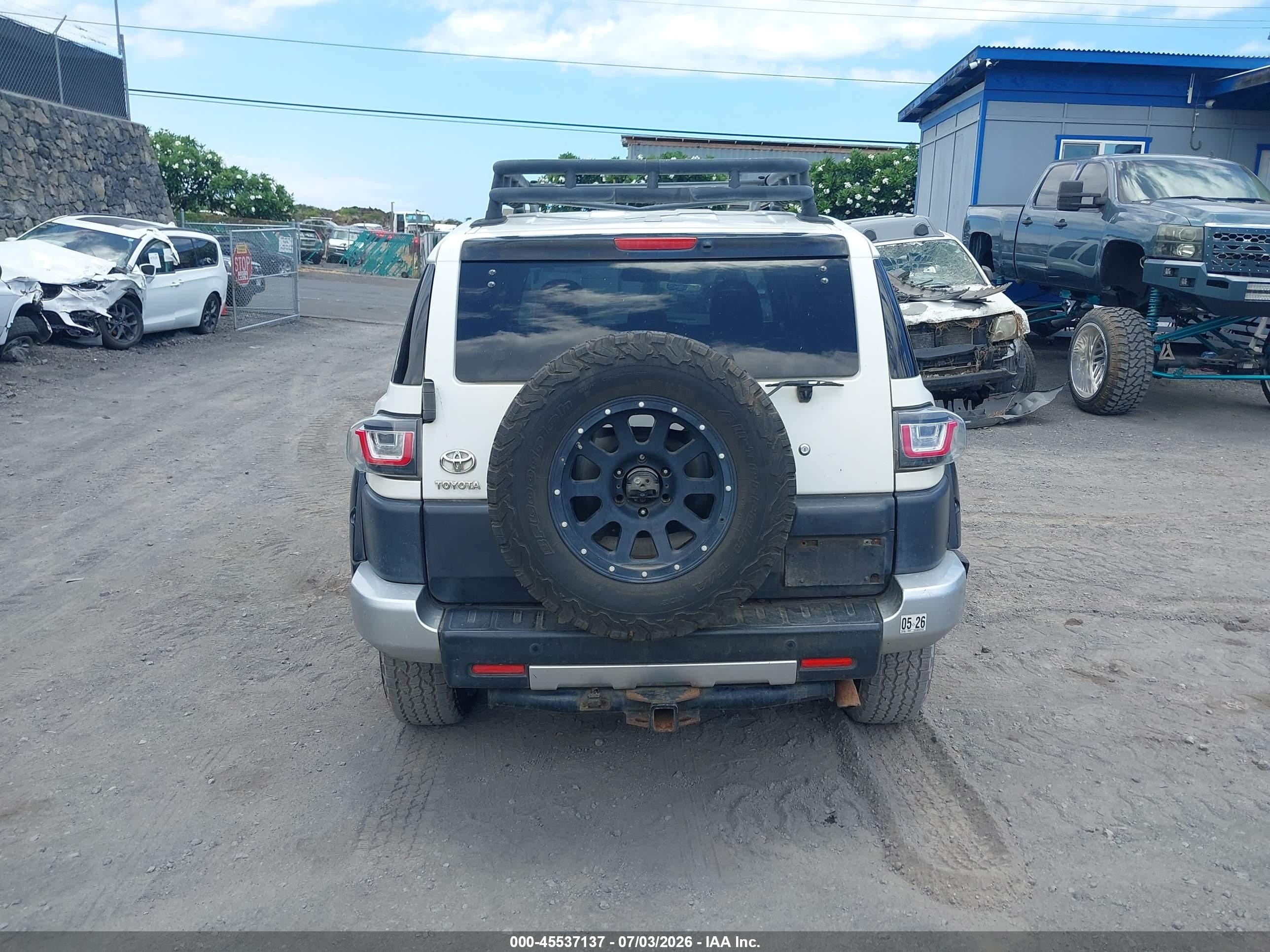 2012 Toyota Fj Cruiser   White vin: JTEBU4BF4CK131491