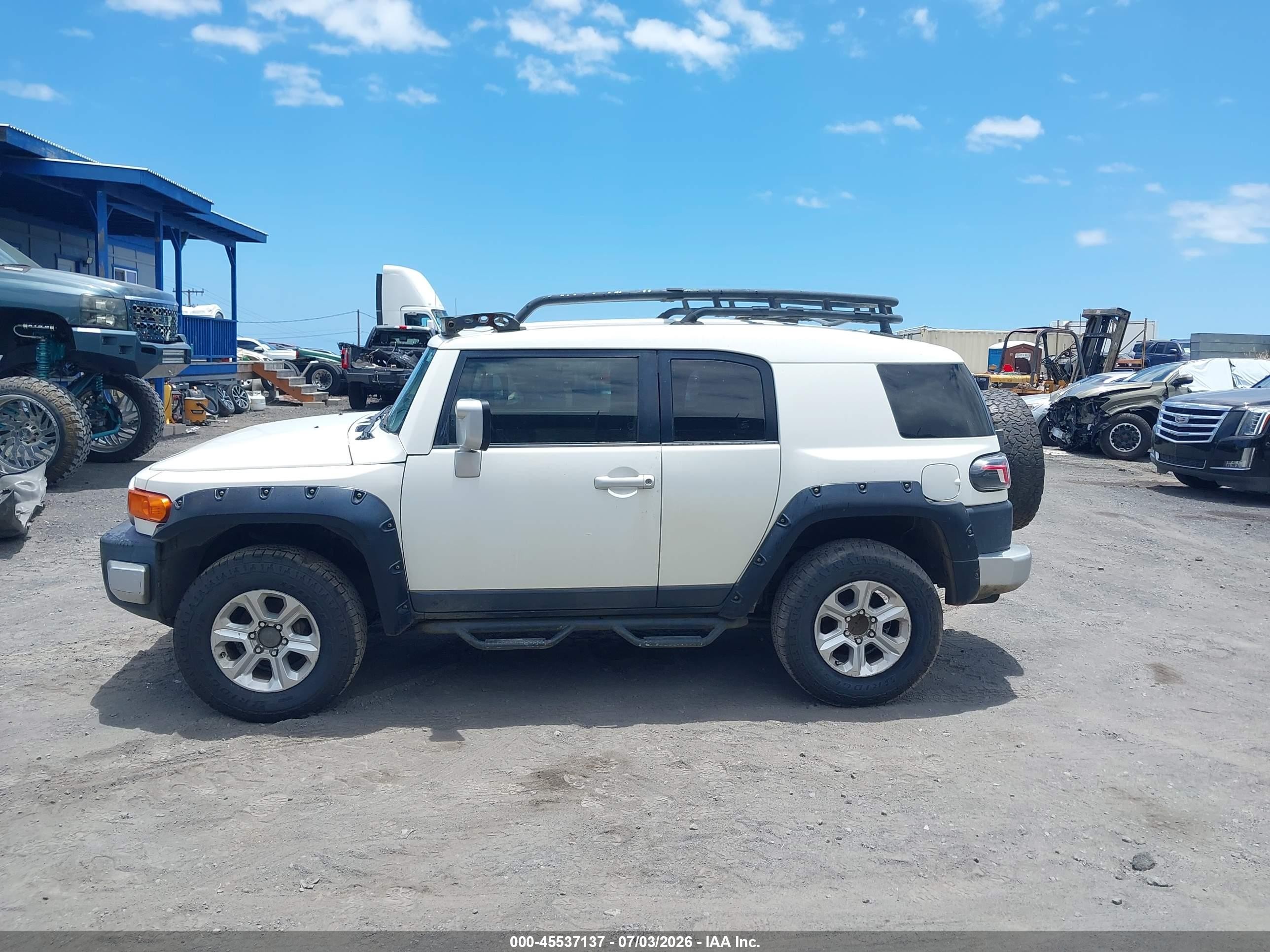 2012 Toyota Fj Cruiser   White vin: JTEBU4BF4CK131491
