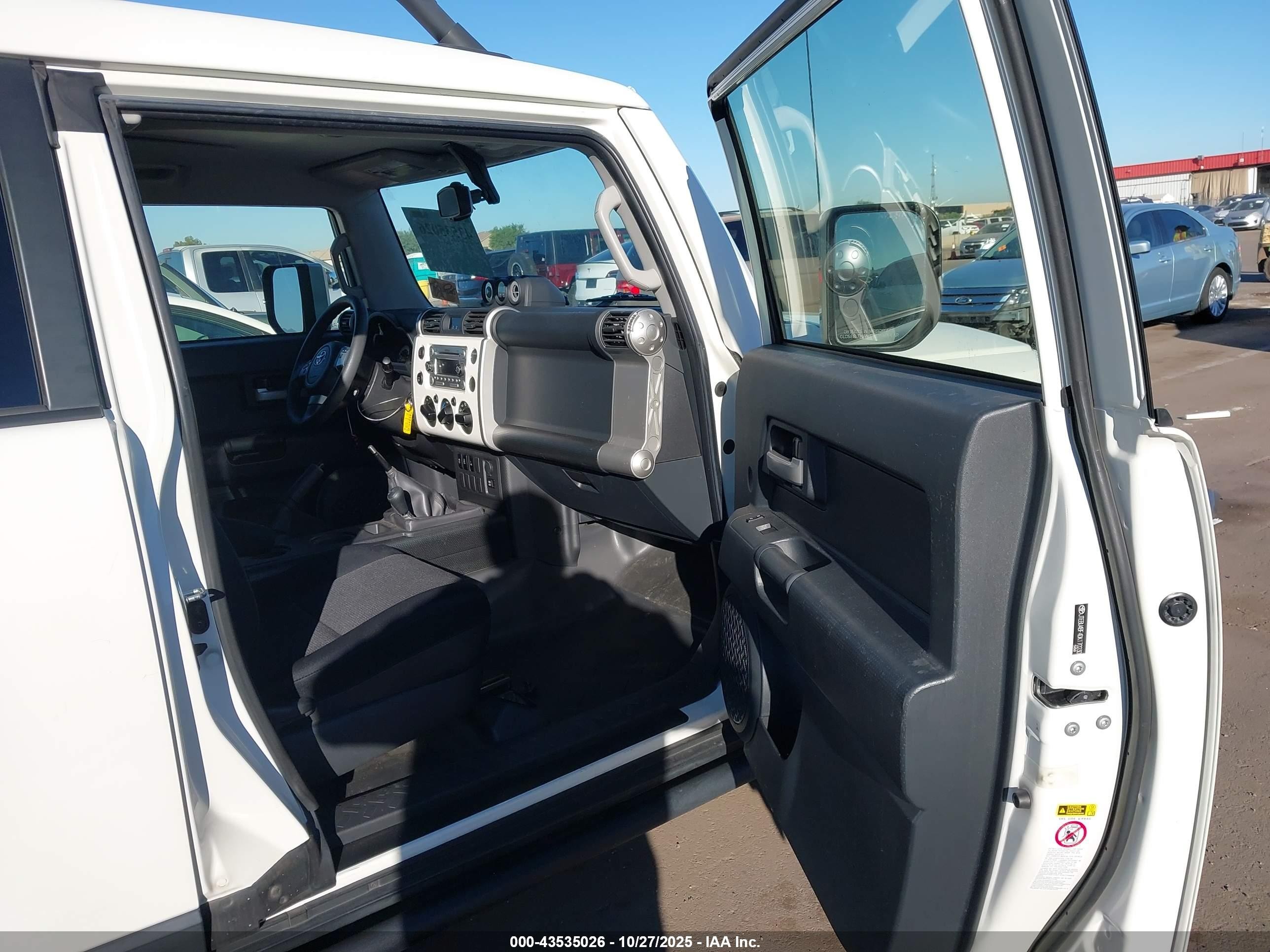 2013 Toyota Fj Cruiser   White vin: JTEBU4BF4DK170230