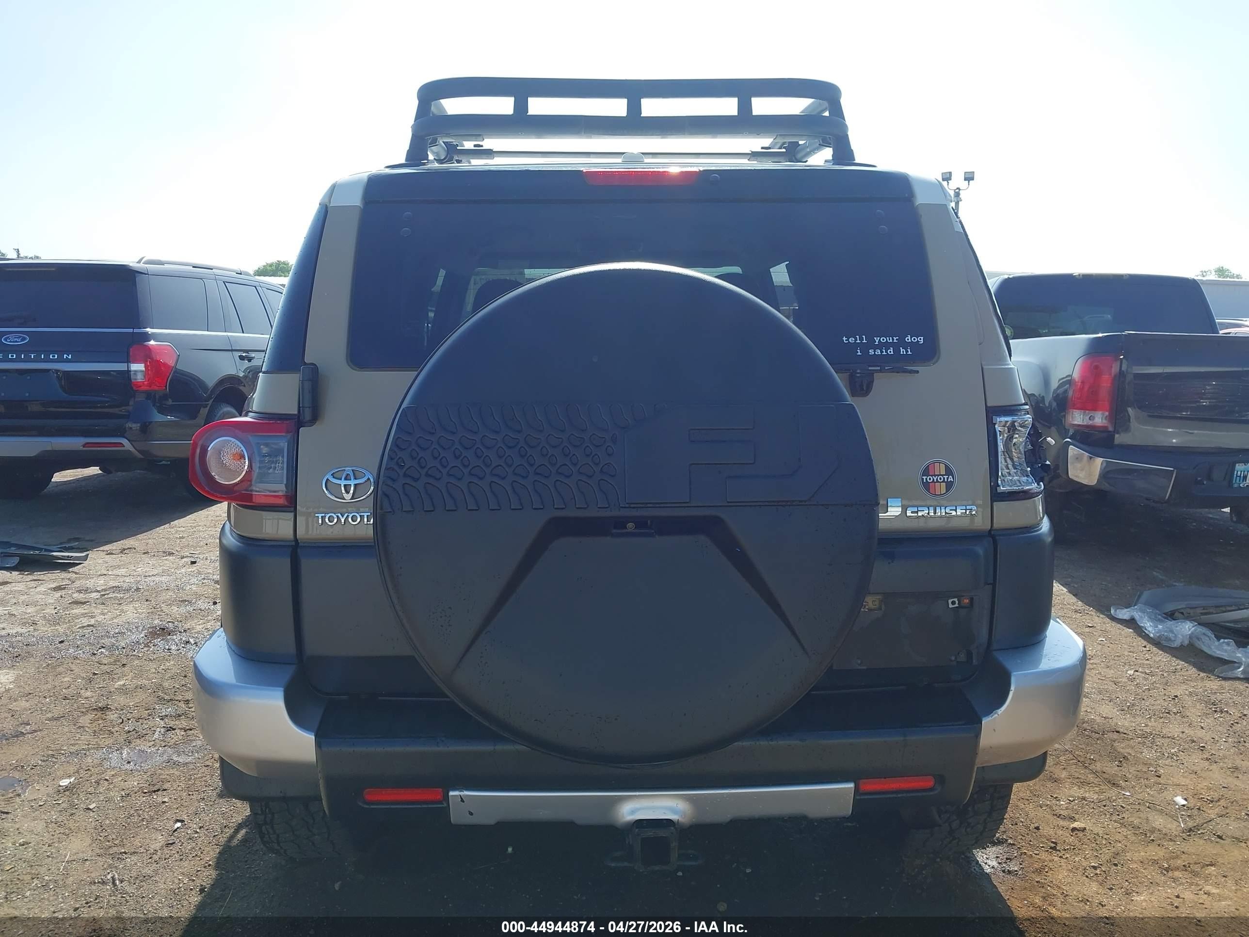 2014 Toyota Fj Cruiser   Beige vin: JTEBU4BF4EK178314