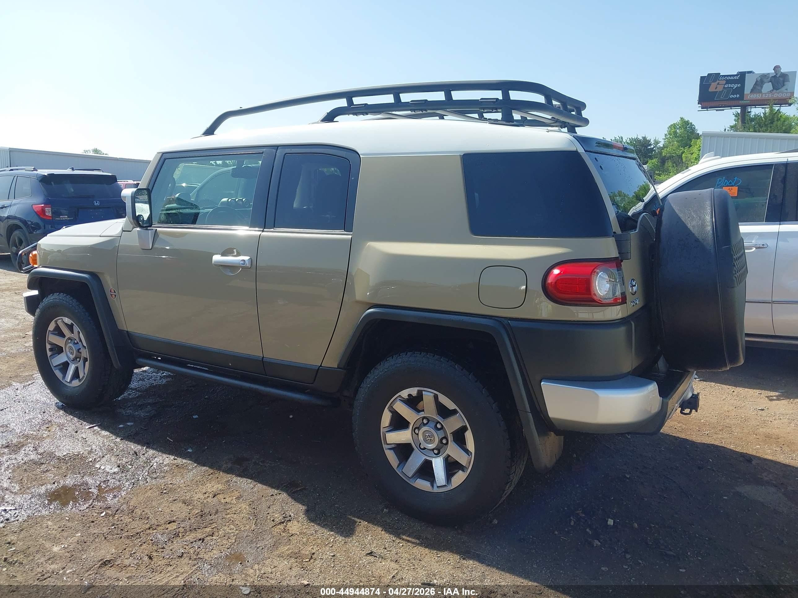 2014 Toyota Fj Cruiser   Beige vin: JTEBU4BF4EK178314