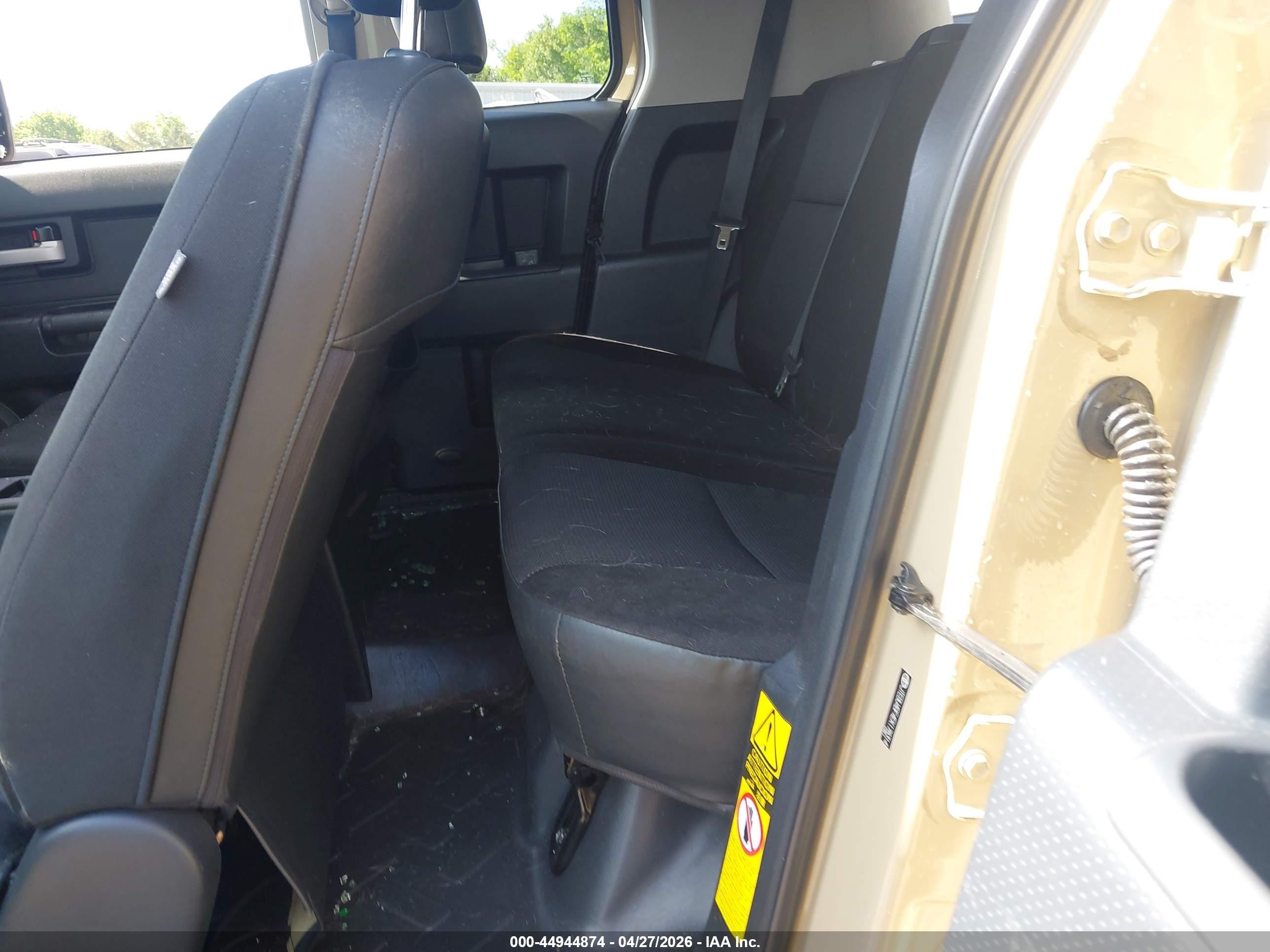 2014 Toyota Fj Cruiser   Beige vin: JTEBU4BF4EK178314