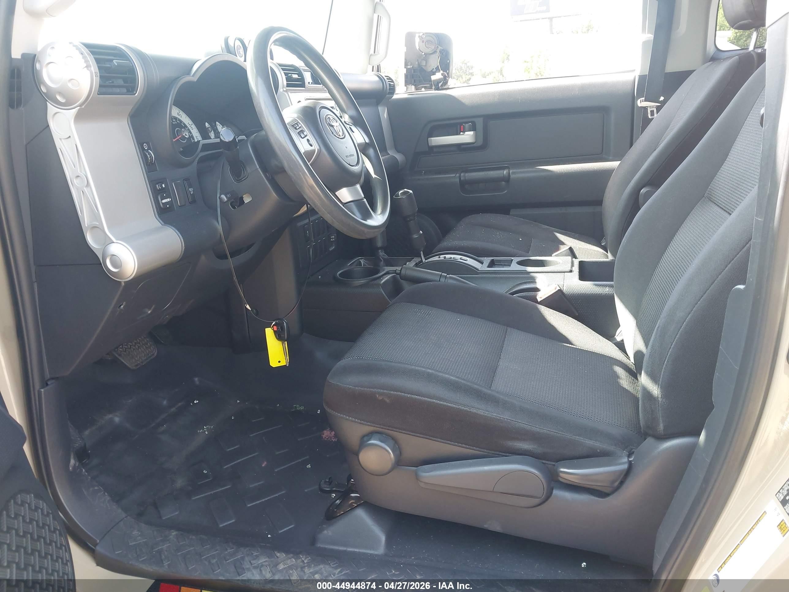 2014 Toyota Fj Cruiser   Beige vin: JTEBU4BF4EK178314