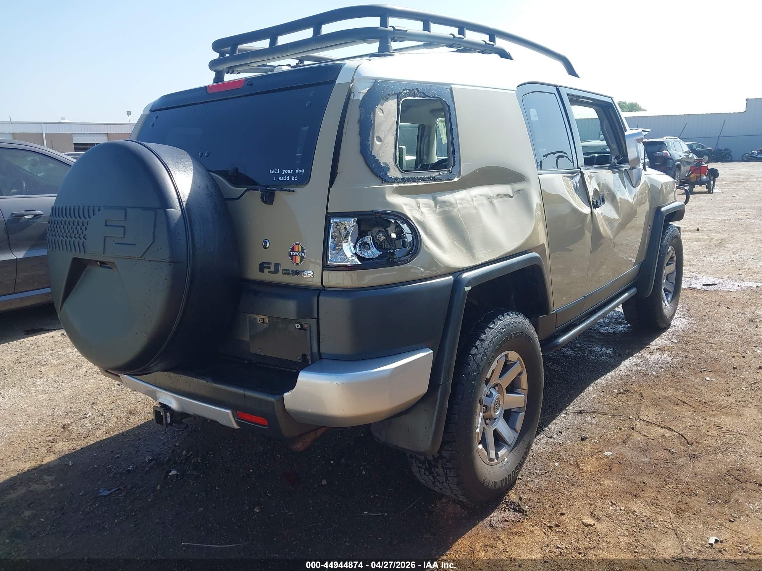 2014 Toyota Fj Cruiser   Beige vin: JTEBU4BF4EK178314