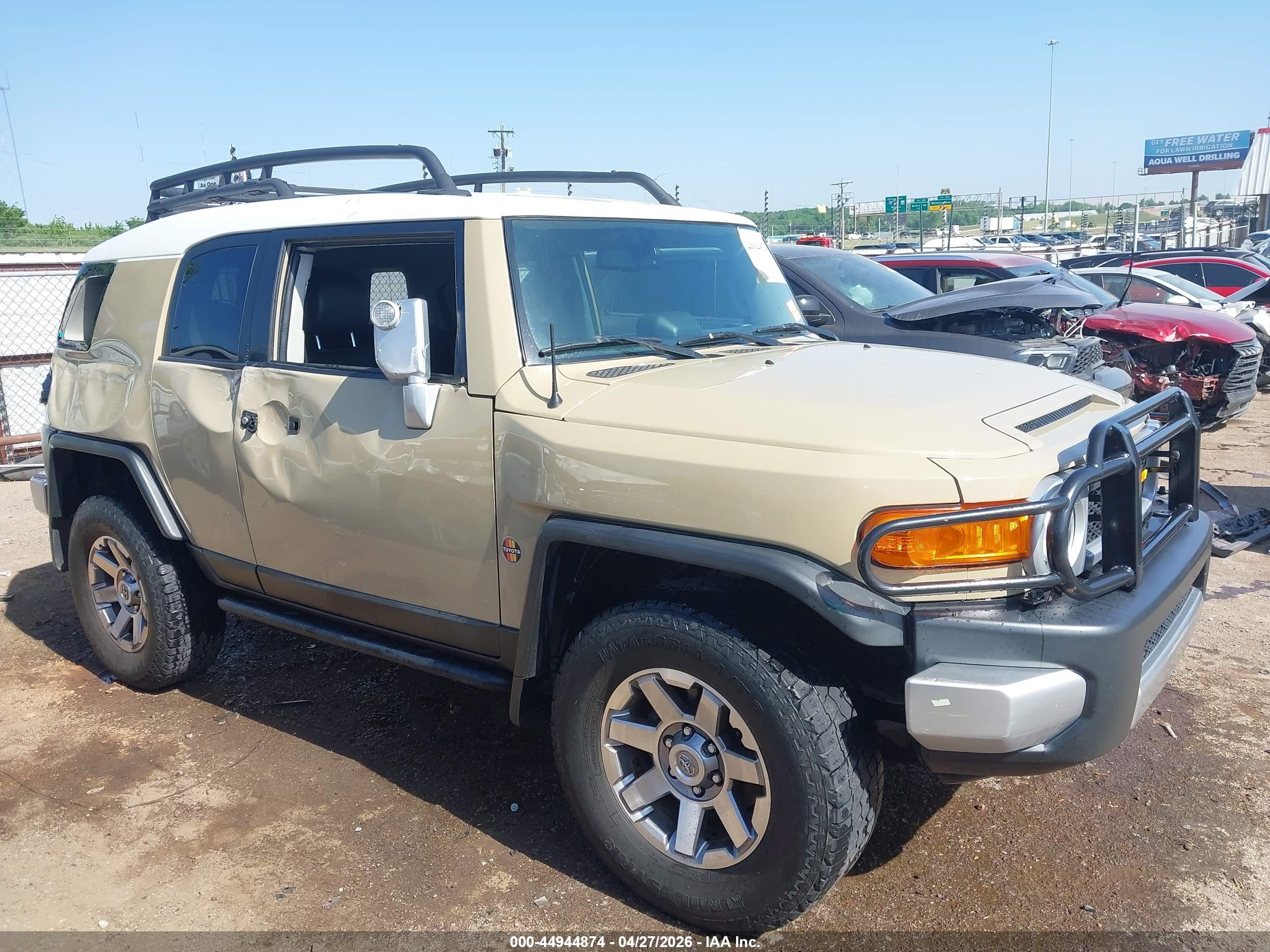 2014 Toyota Fj Cruiser   Beige vin: JTEBU4BF4EK178314