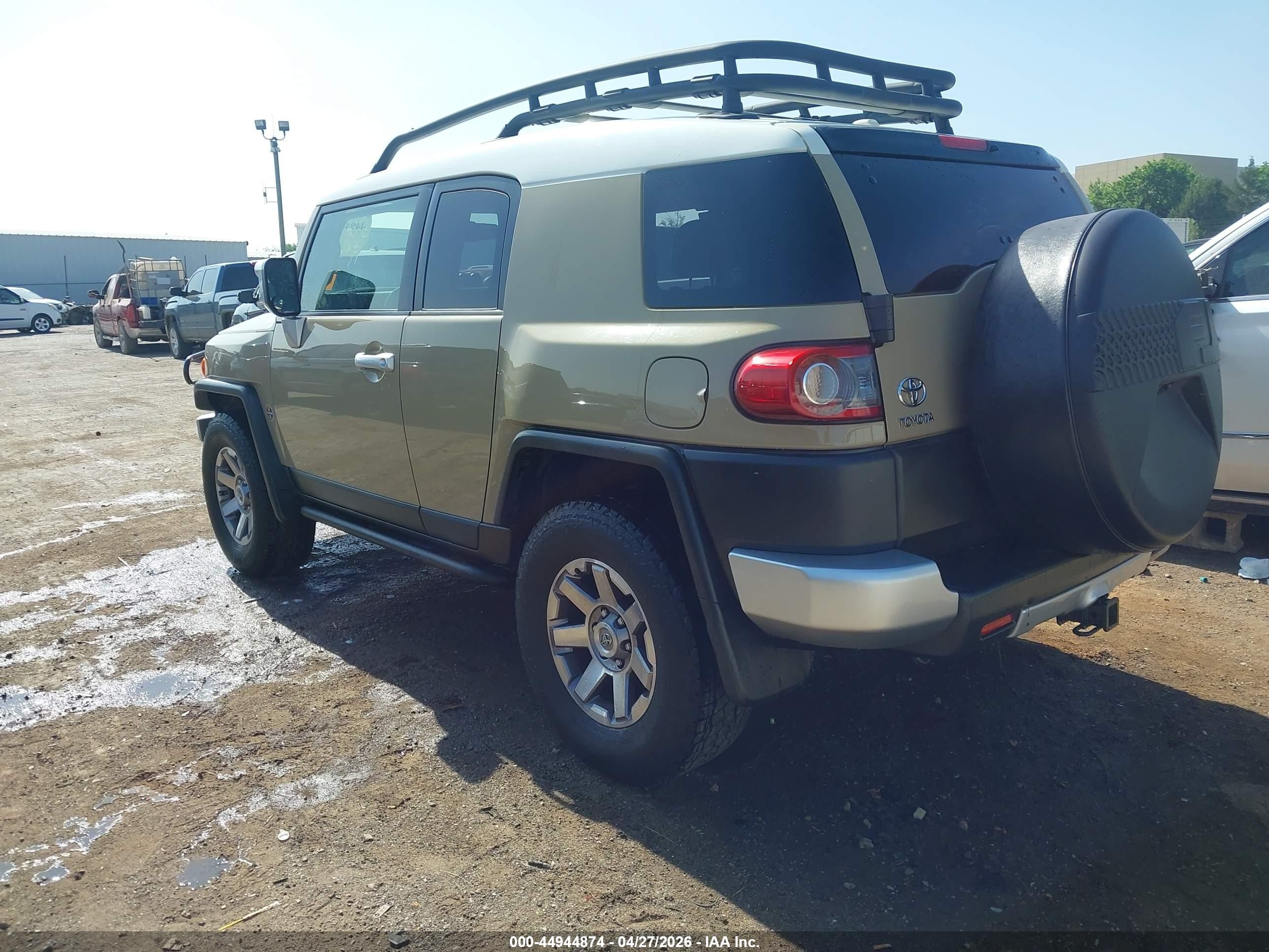 2014 Toyota Fj Cruiser   Beige vin: JTEBU4BF4EK178314