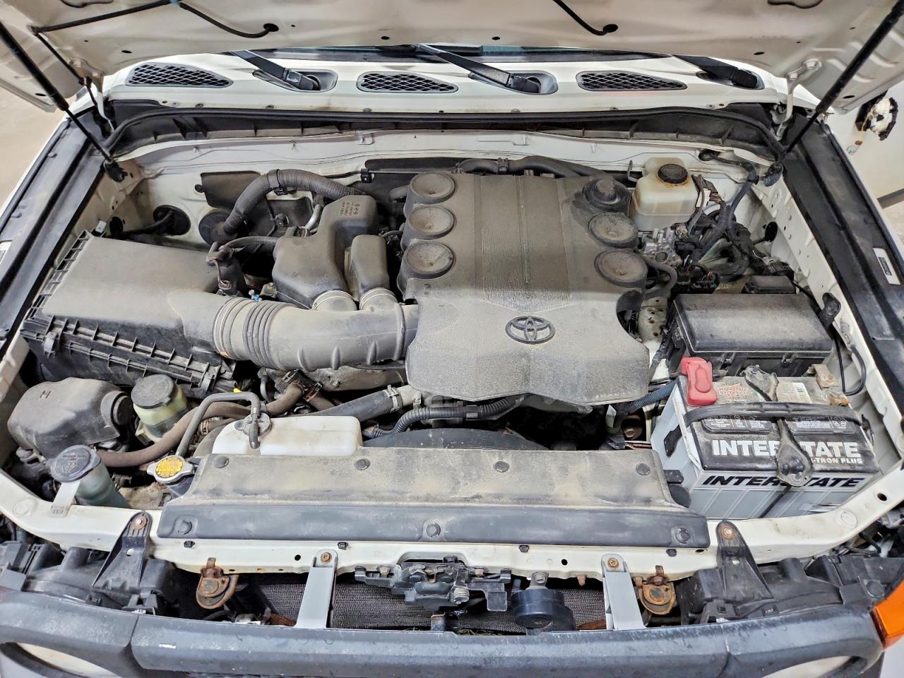 2014 Toyota Fj Cruiser Base Белый vin: JTEBU4BF4EK187563
