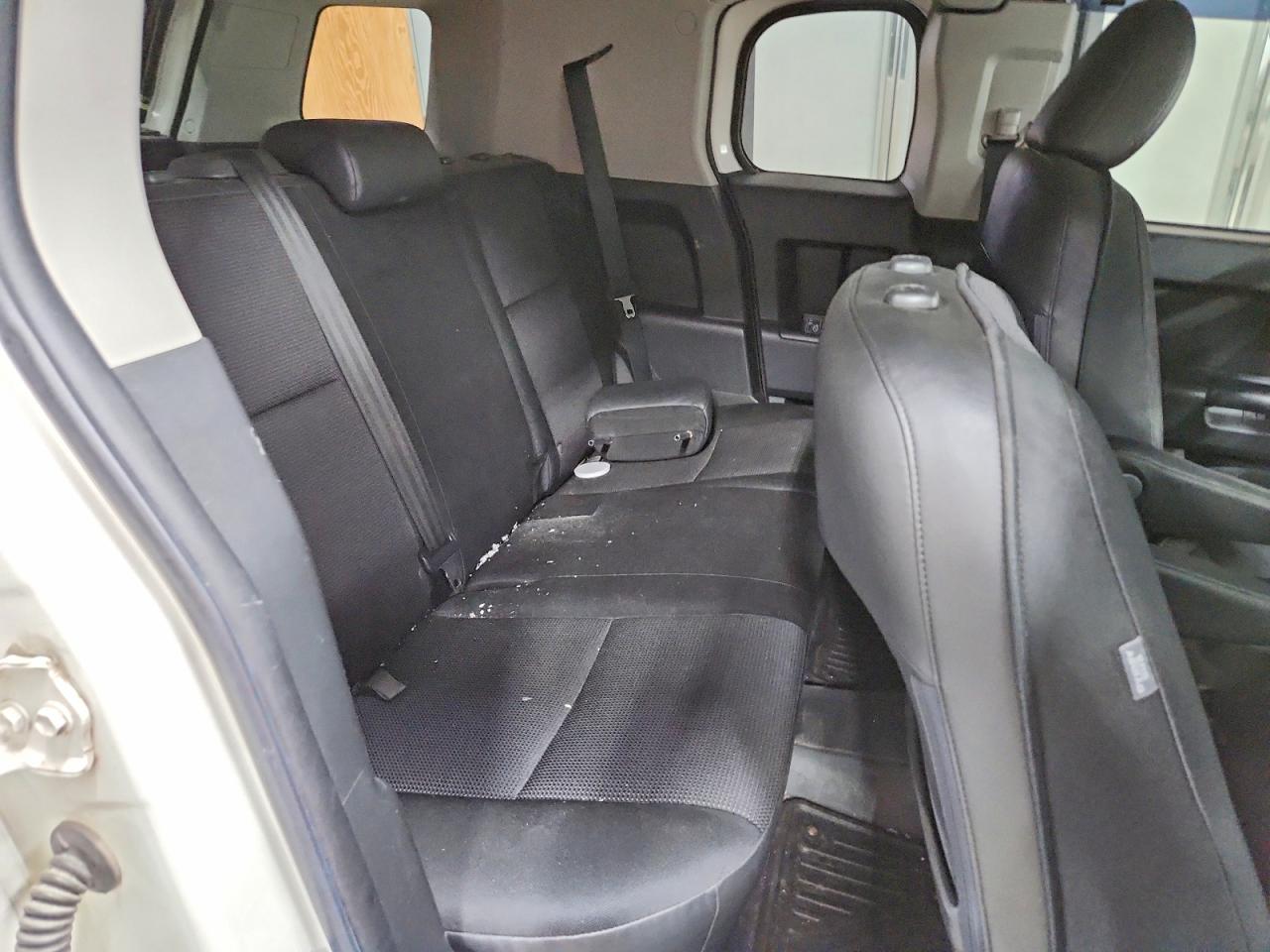 2014 Toyota Fj Cruiser Base Белый vin: JTEBU4BF4EK187563