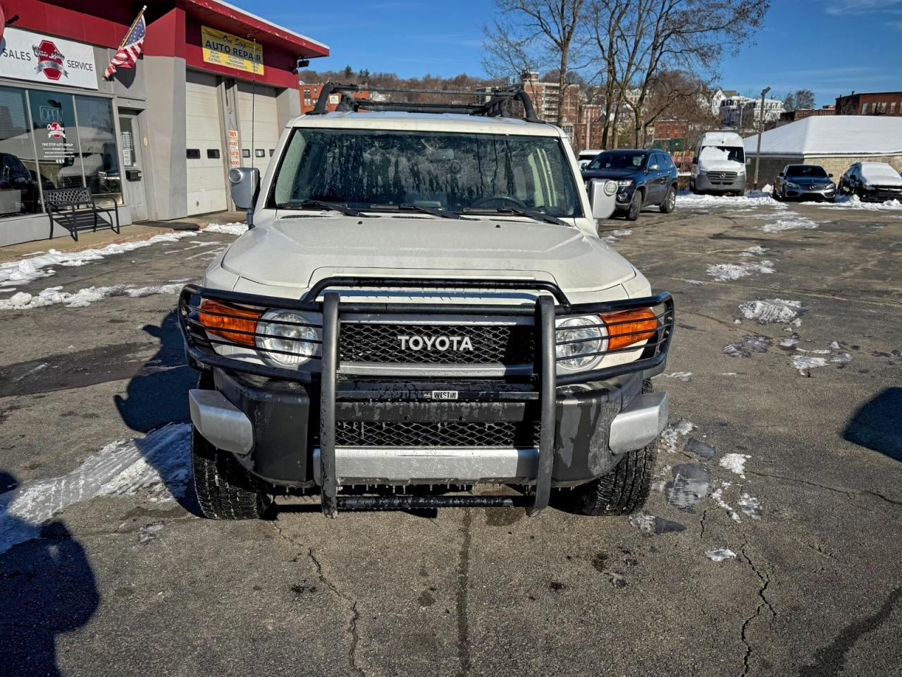 2014 Toyota Fj Cruiser White vin: JTEBU4BF4EK205169