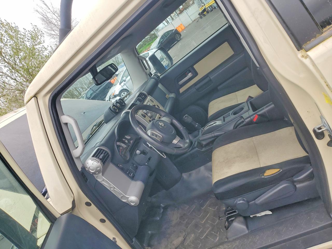 2010 Toyota Fj Cruiser Base Beige vin: JTEBU4BF5AK095288