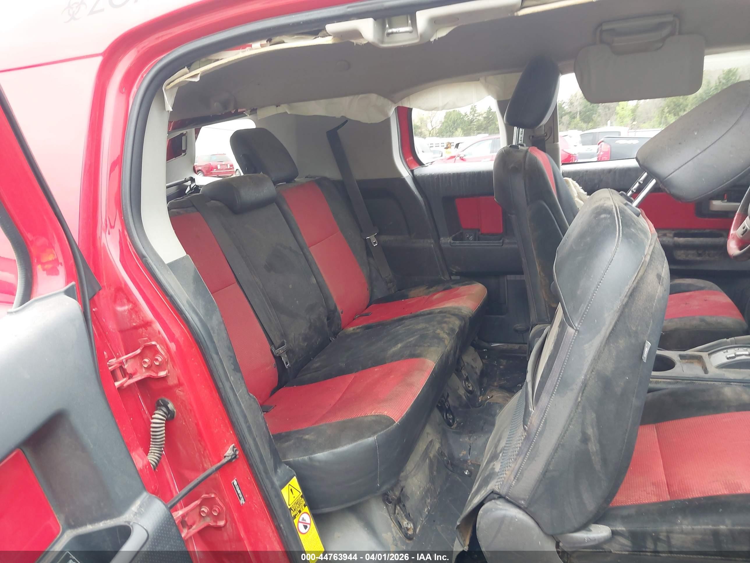 2012 Toyota Fj Cruiser   Красный vin: JTEBU4BF5CK128244