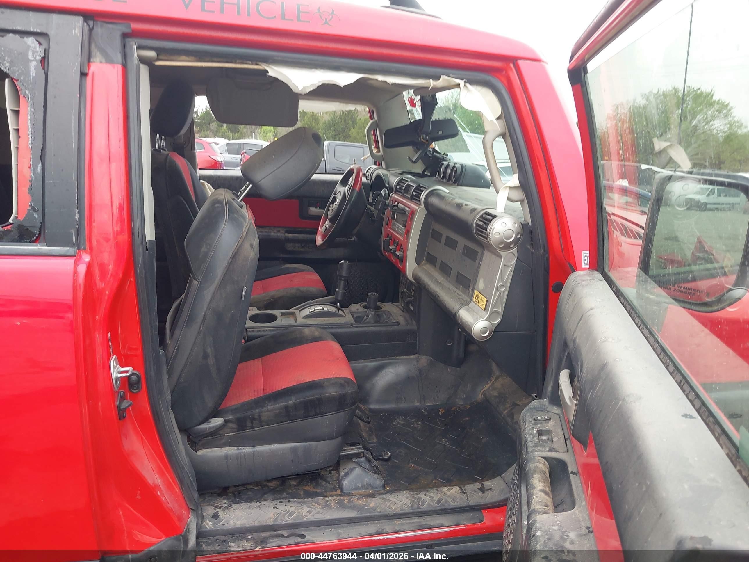 2012 Toyota Fj Cruiser   Красный vin: JTEBU4BF5CK128244