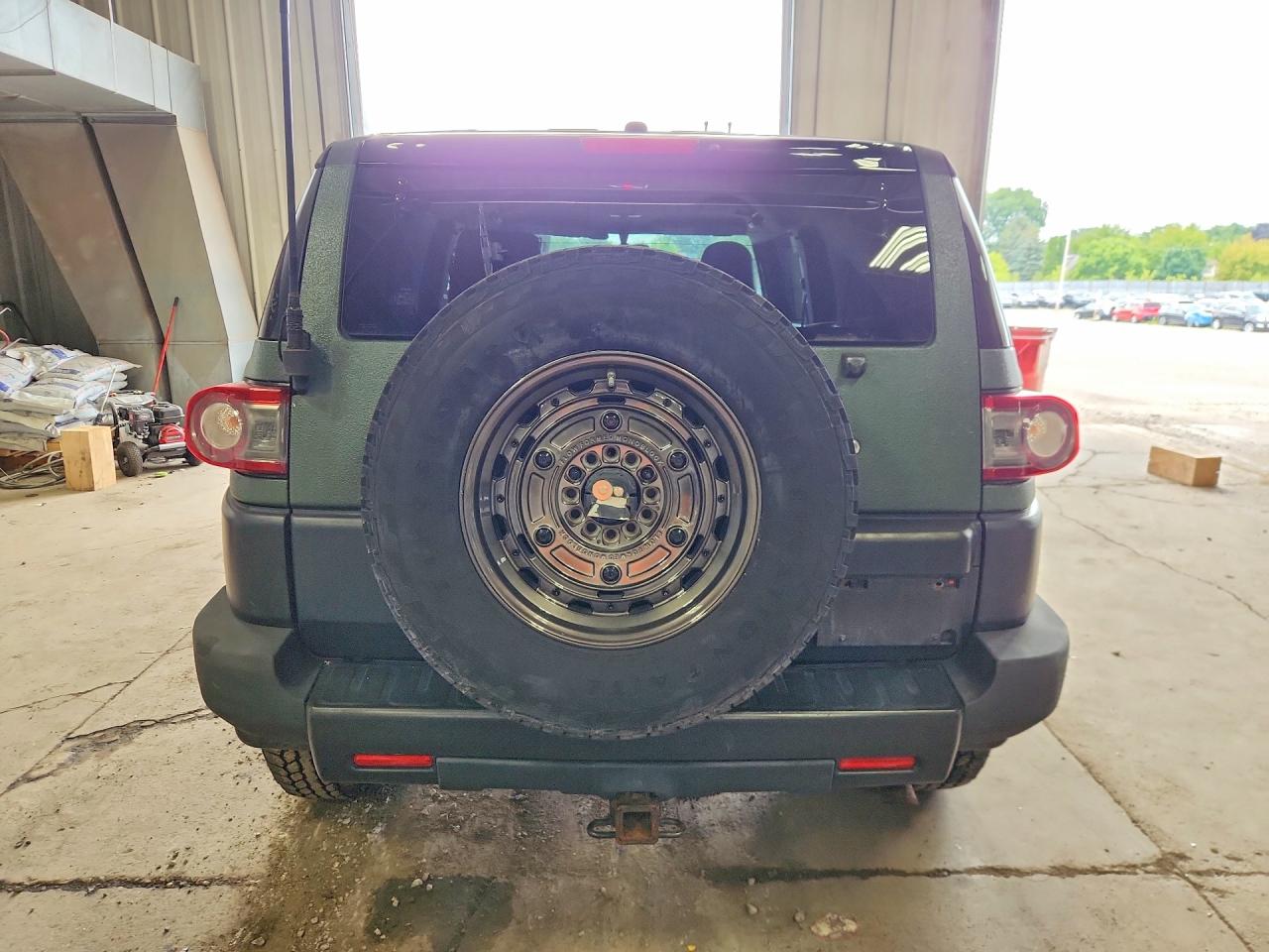 2012 Toyota Fj Cruiser Base Зеленый vin: JTEBU4BF5CK128602