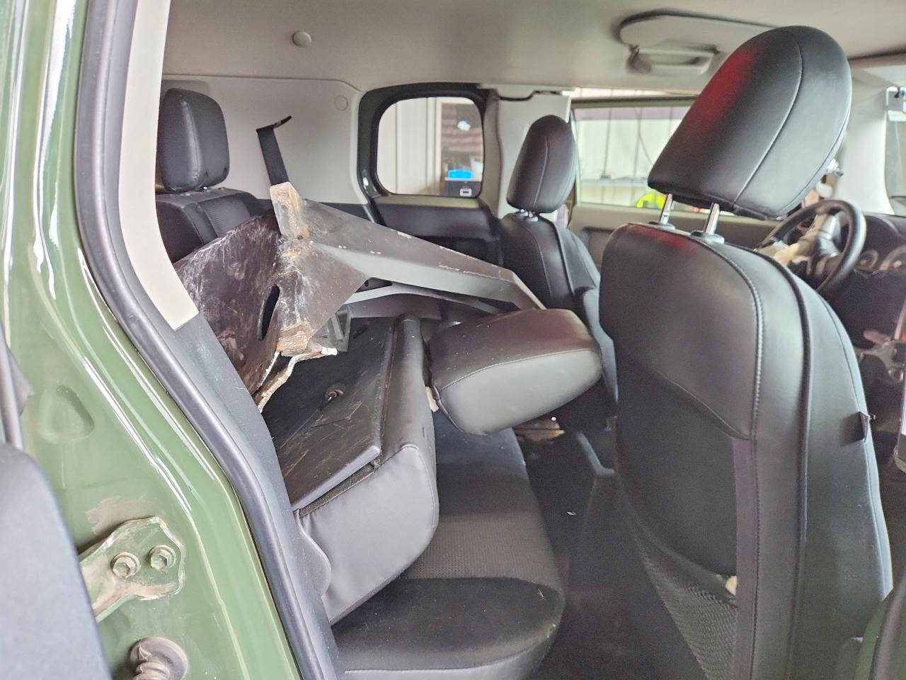 2012 Toyota Fj Cruiser Base Зеленый vin: JTEBU4BF5CK128602