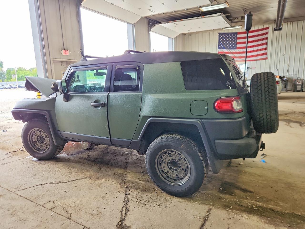 2012 Toyota Fj Cruiser Base Зеленый vin: JTEBU4BF5CK128602