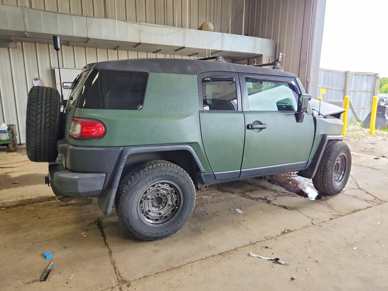 2012 Toyota Fj Cruiser Base Зеленый vin: JTEBU4BF5CK128602