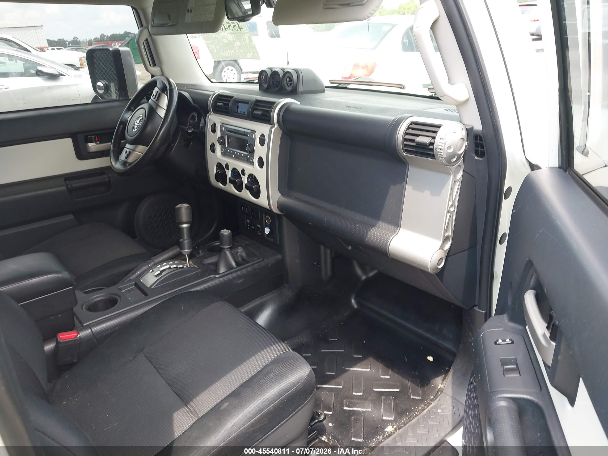 2012 Toyota Fj Cruiser   White vin: JTEBU4BF5CK133833